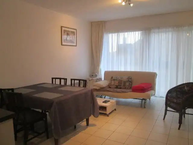 Gelijkvloerse  gemeubelde  studio te huur vlak bij duinen foto {{pictureIndex}}