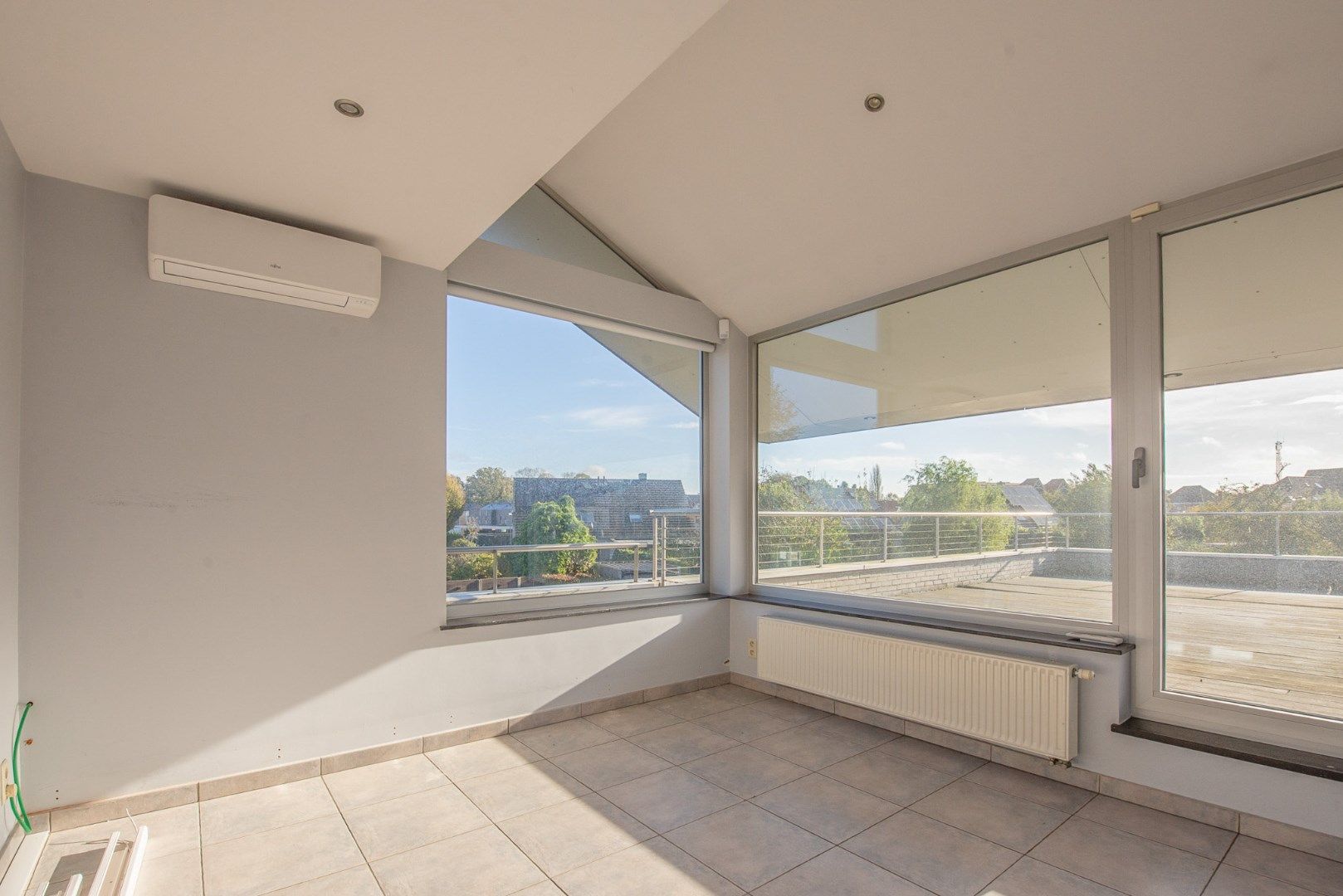 Instapklaar 2 slaapkamer appartement met zonnig ruim terras van 100m2 te Beernem foto 9