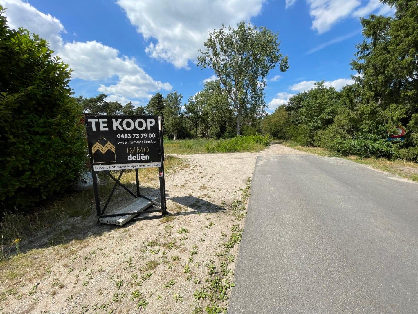 Twee halfopen bebouwingen samen te koop op perceel van 3000m² foto {{pictureIndex}}
