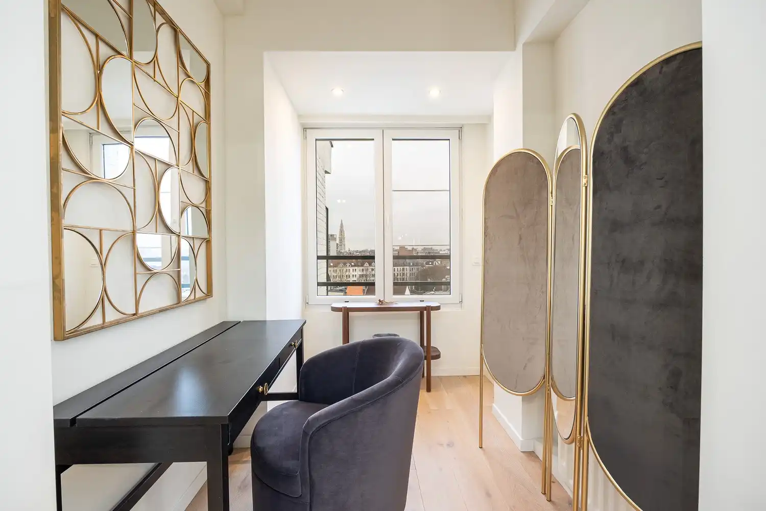 Stijlvol 2-slp app met terras en panoramisch uitzicht over Antwerpen foto 10