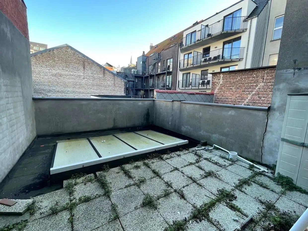 Handelsruimte met ruim, bovenliggend duplex-appartement op toplocatie in Blankenberge foto 10