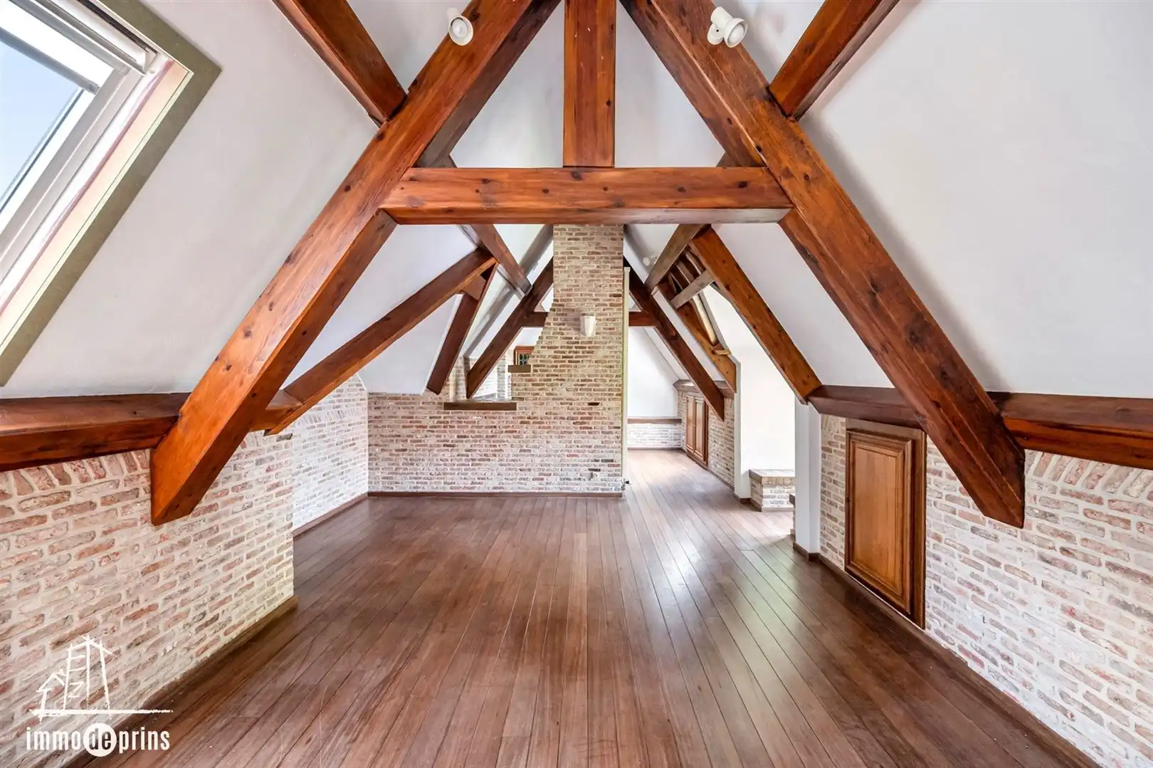 Ruime villa in residentiele wijk foto 20