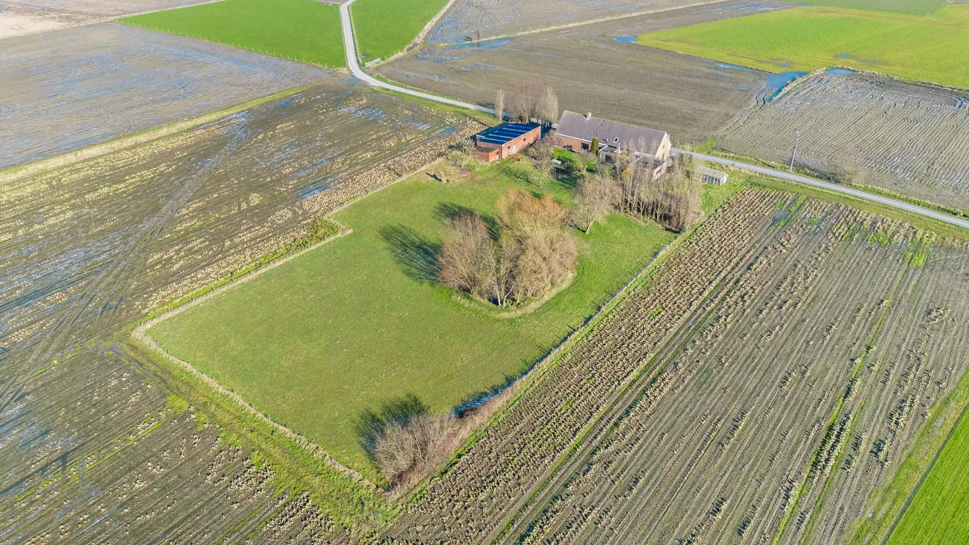 Landelijk gelegen woning met opslagruimte te Torhout foto 2