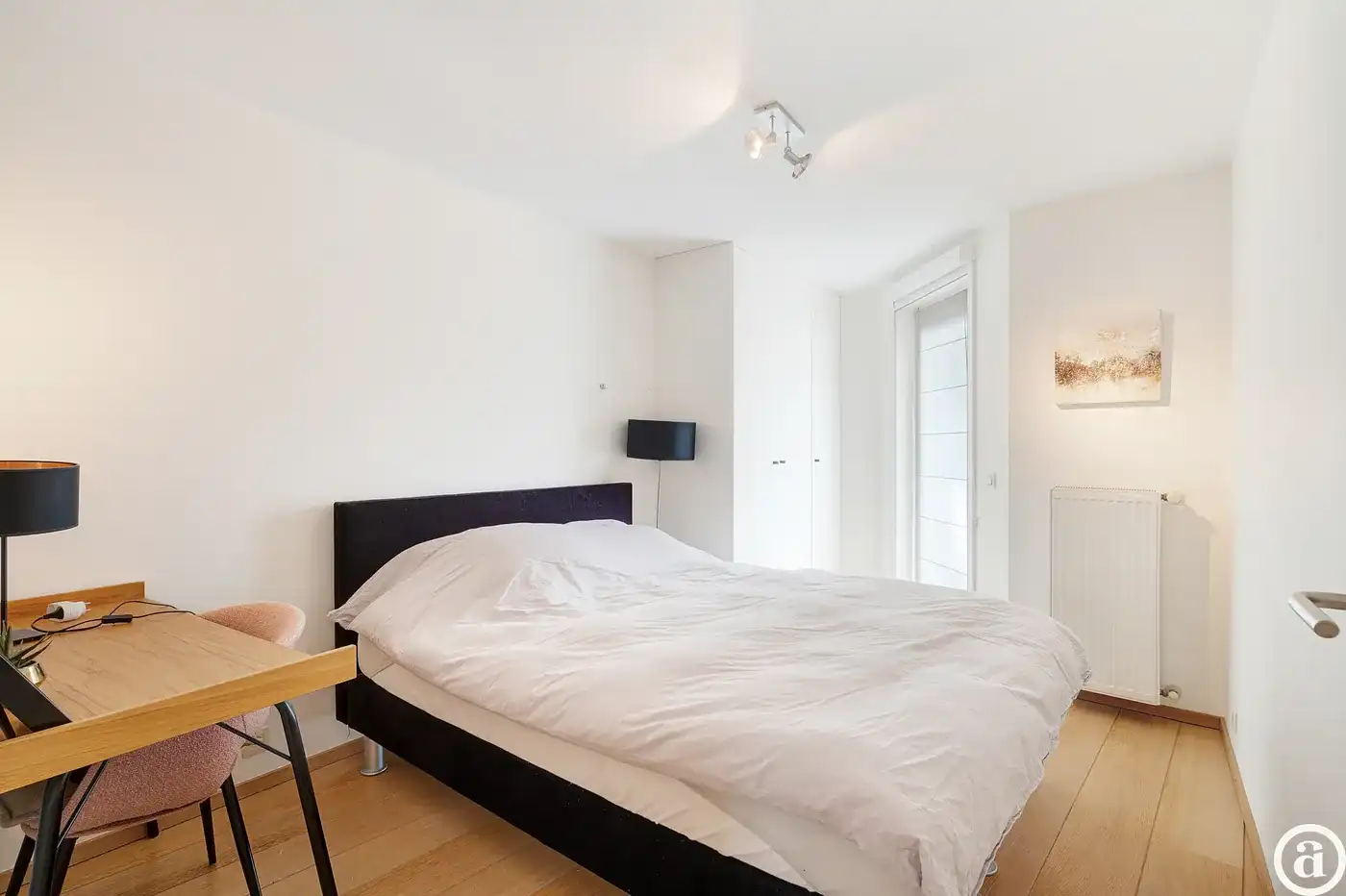 Ruim en lichtrijk gemeubeld appartement nabij winkels en strand nabij Rubensplein. foto 13