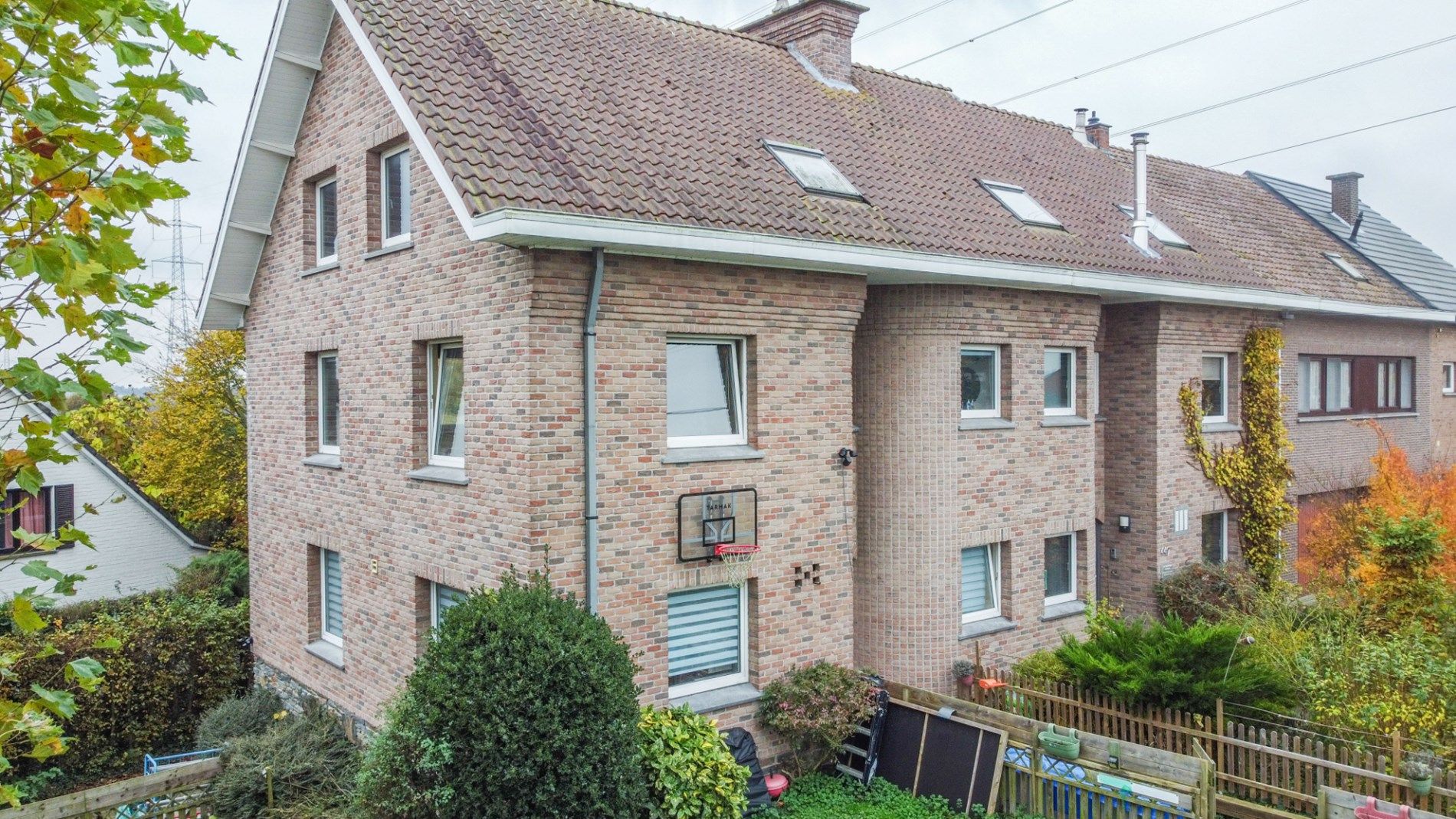 Een degelijke, ruime  3-gevel woning te Halle! foto 25