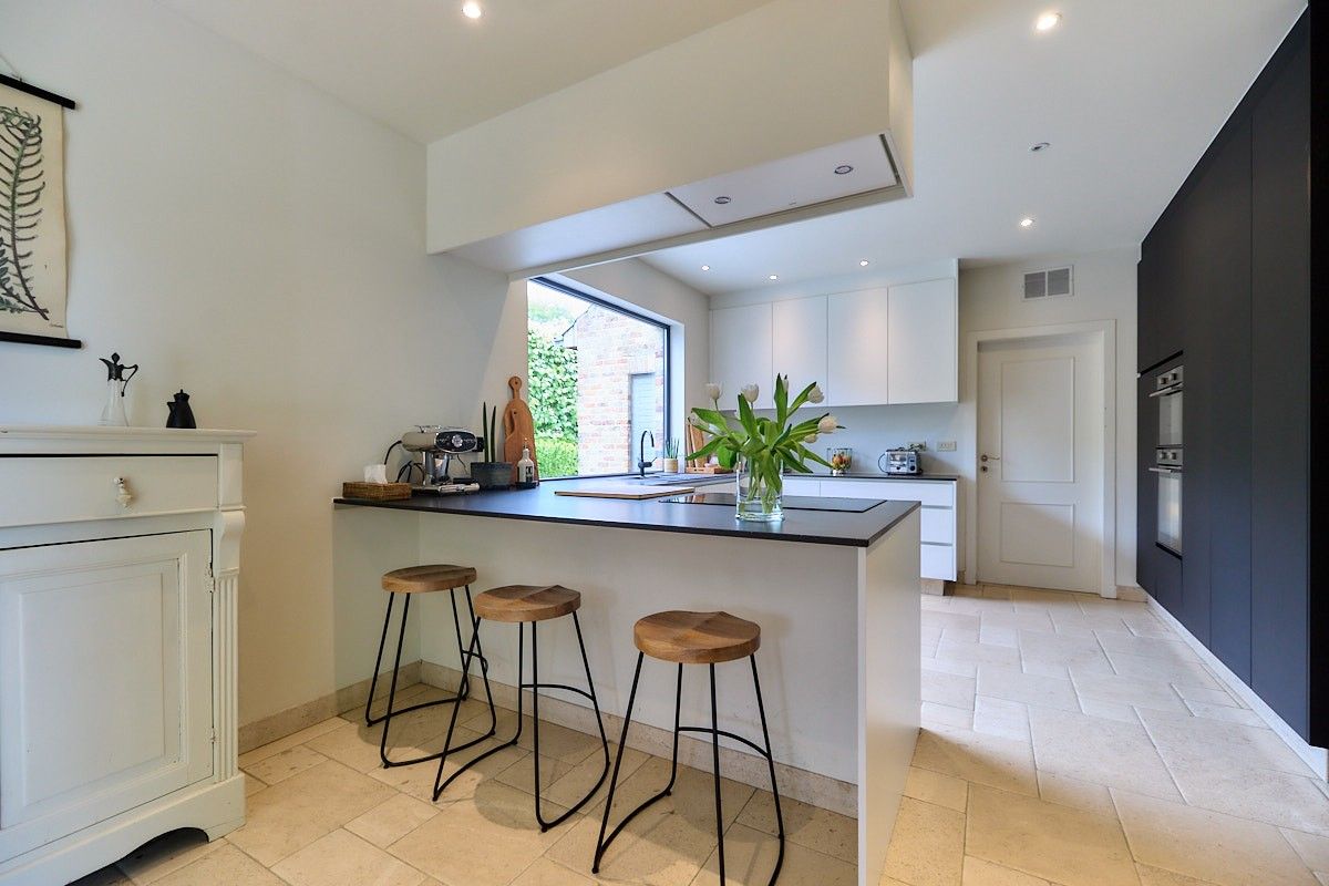 Hedendaags landelijk en rustig wonen in deze opmerkelijke villa met aangelegde tuin. foto 13