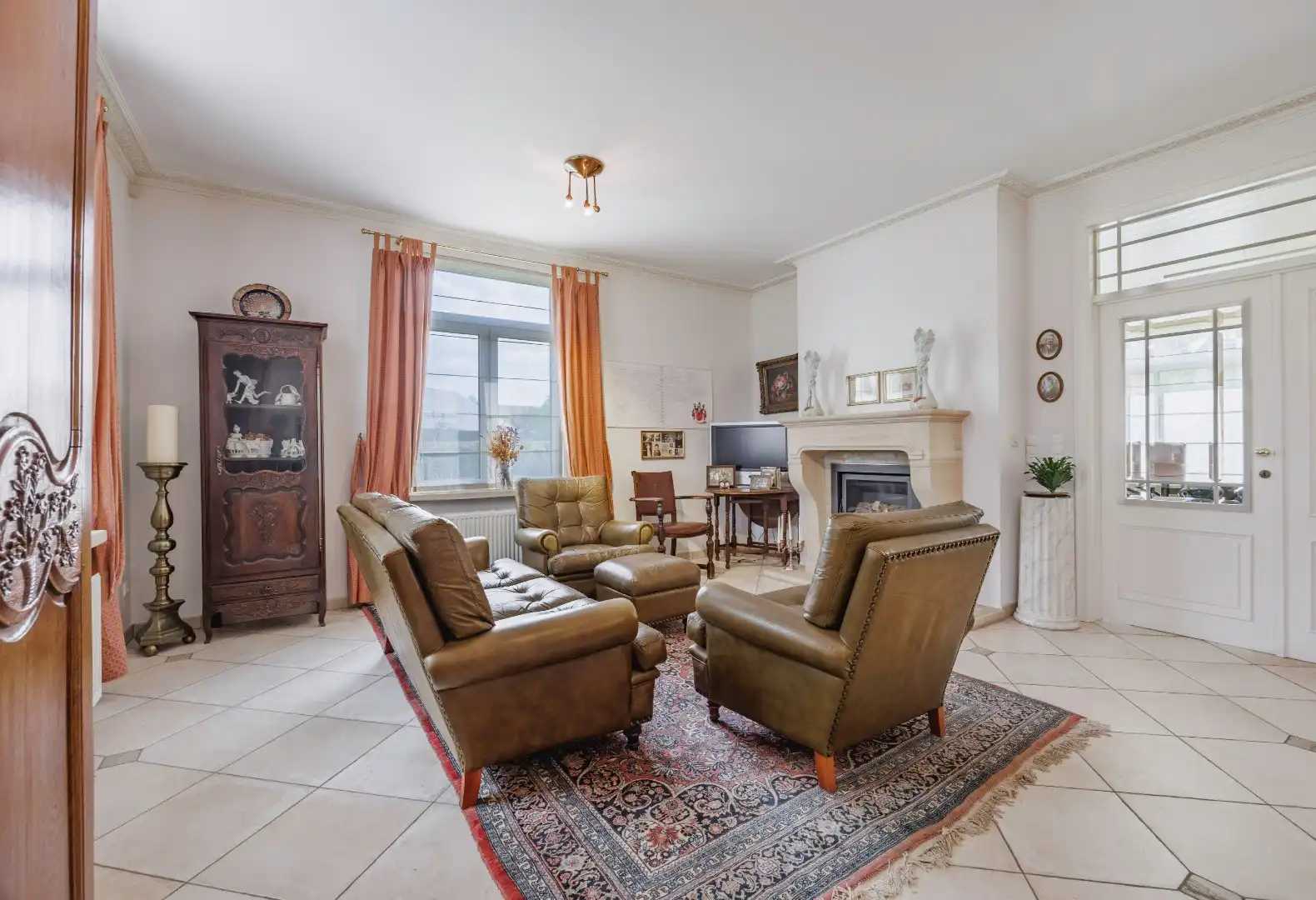 Klassieke villa in rustige buurt. foto 7