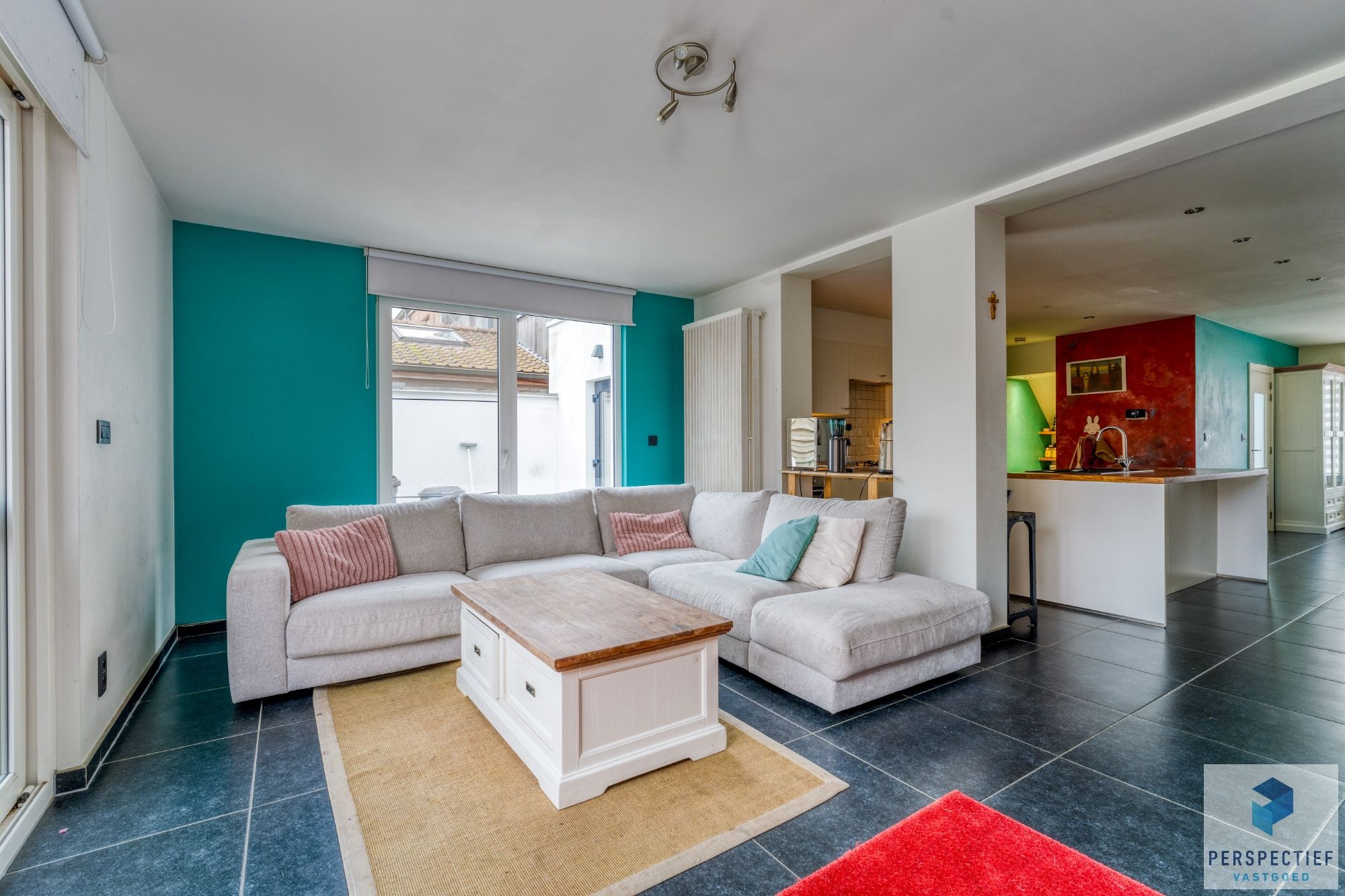 Ruime gerenoveerde woning met 4 slpk, grote tuin en garage foto 7