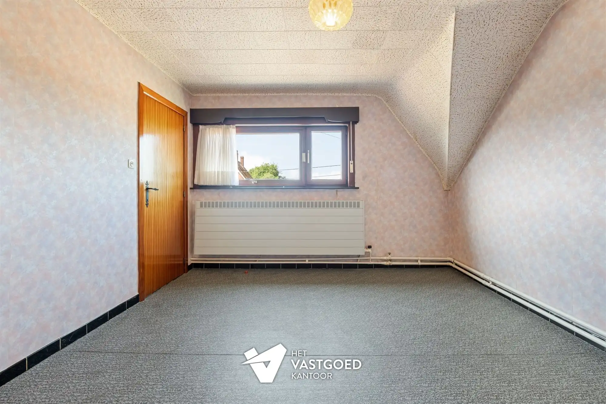 RUIME, STATIGE WONING OP GROENE LIGGING MET RUIM PERCEEL foto 12