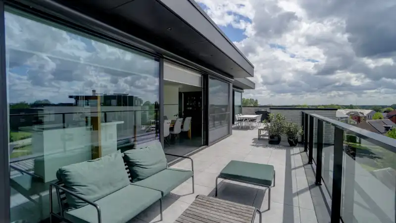Exclusieve penthouse 137m² + dakterras 86m² in parkdomein foto 4