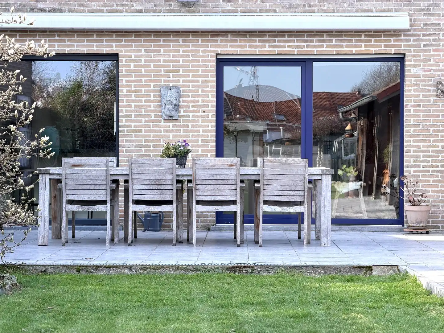 Instapklaar wonen? Ontdek deze woning met 4 slaapkamers, poolhouse en nieuwe badkamer. foto 2