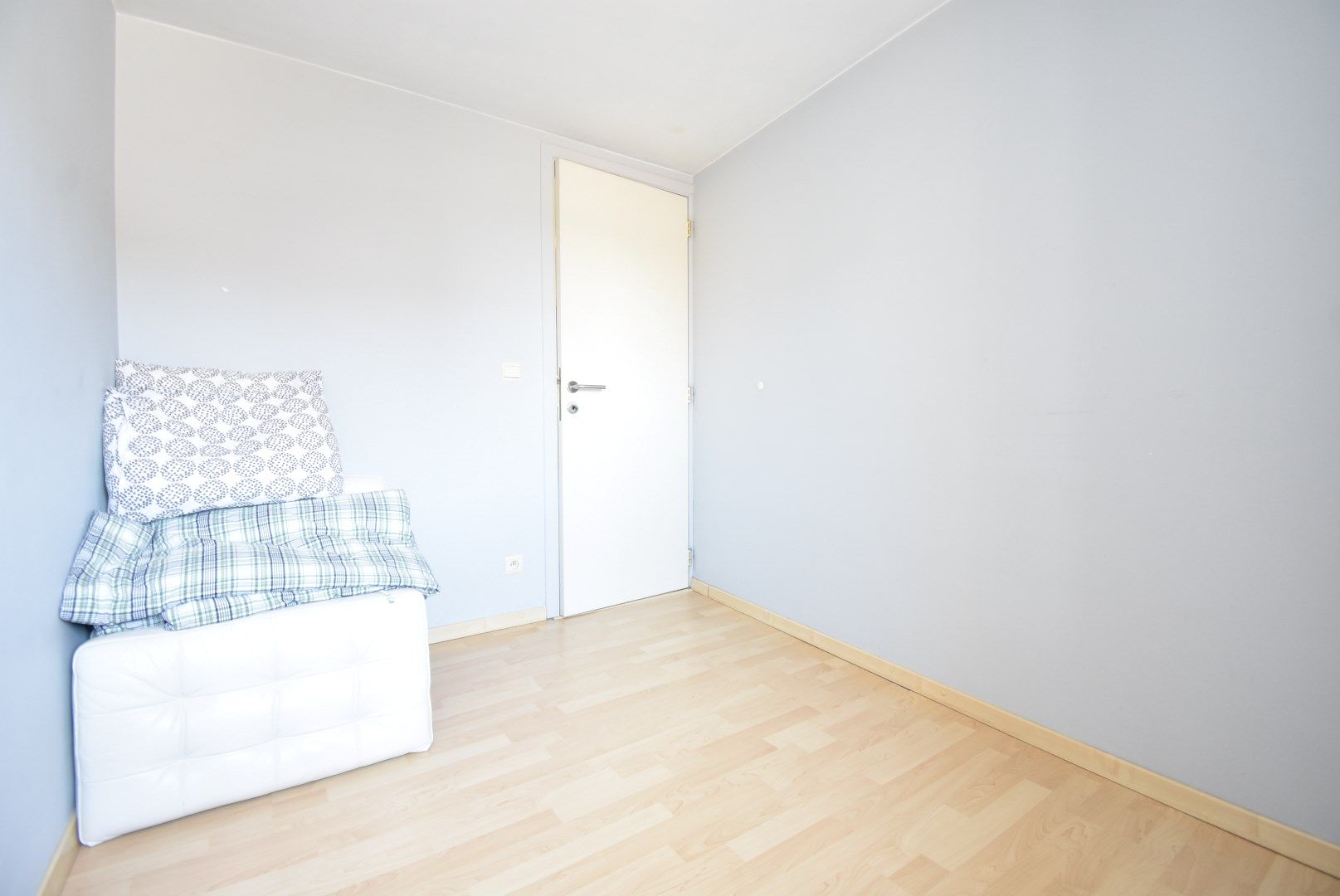 Duplex-appartement met 1 slaapkamer met unieke architectuur in hartje Beverst foto 13