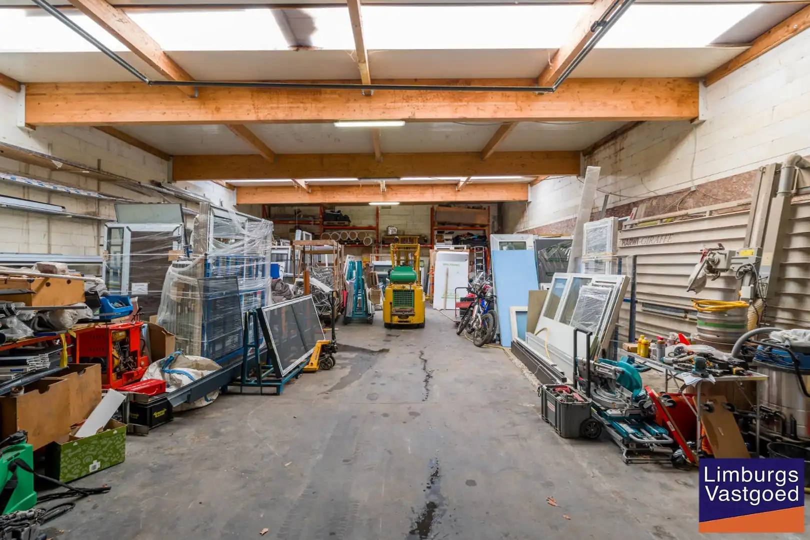 Bedrijfsgebouw met toonzaal, kantoren, magazijn en woonst - groot 700m²  foto 35