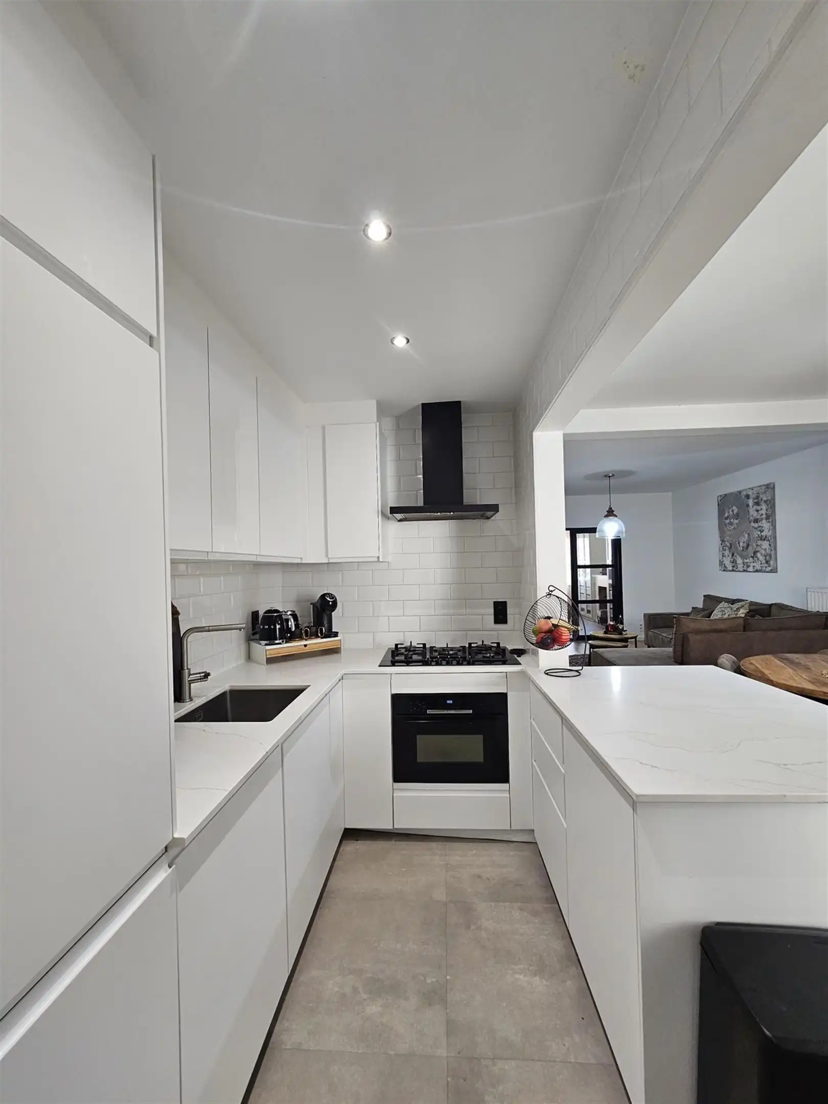 Modern ingericht appartement met 1 slaapkamer. foto 7