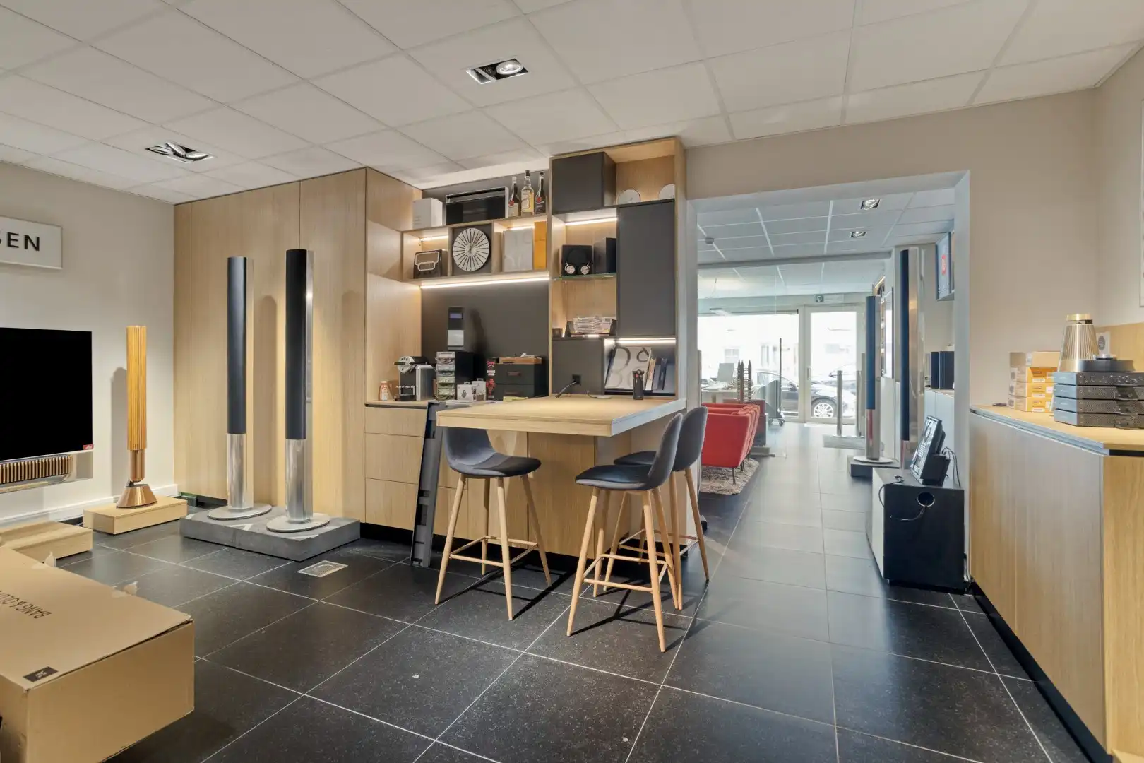 Instapklaar en goed gelegen handelsruimte van 126 m² kortbij het centrum van Geel !  foto 11
