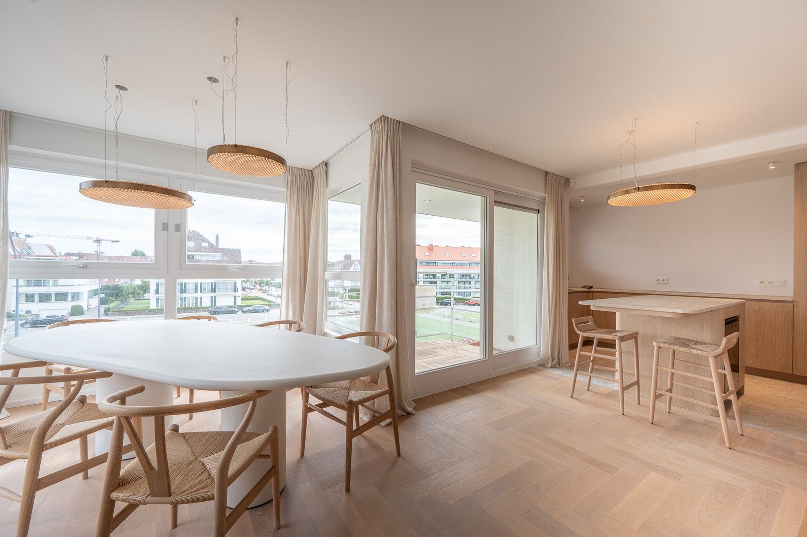 Fantastisch hoekappartement genietend van open zichten op enkele passen van het Zegemeer, casino en de zee. foto {{pictureIndex}}