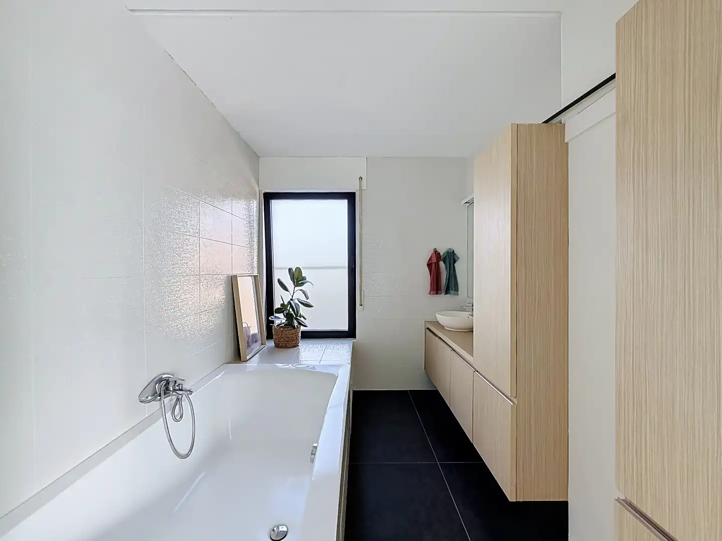 Lichtrijke woning met zwembad op rustige locatie! foto 17