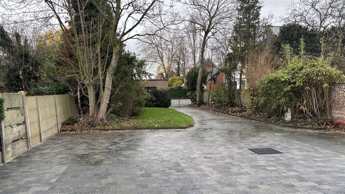 Zéér ruim gelijklvloers/duplexappartement foto 9