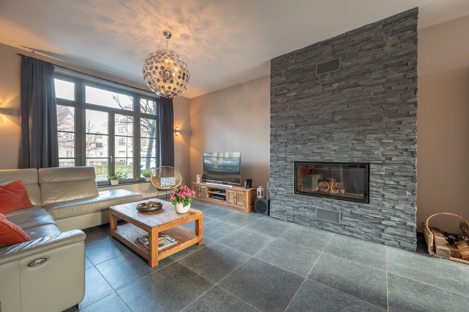 Prachtige en zéér ruime woning met kwaliteitsvolle afwerking foto 4