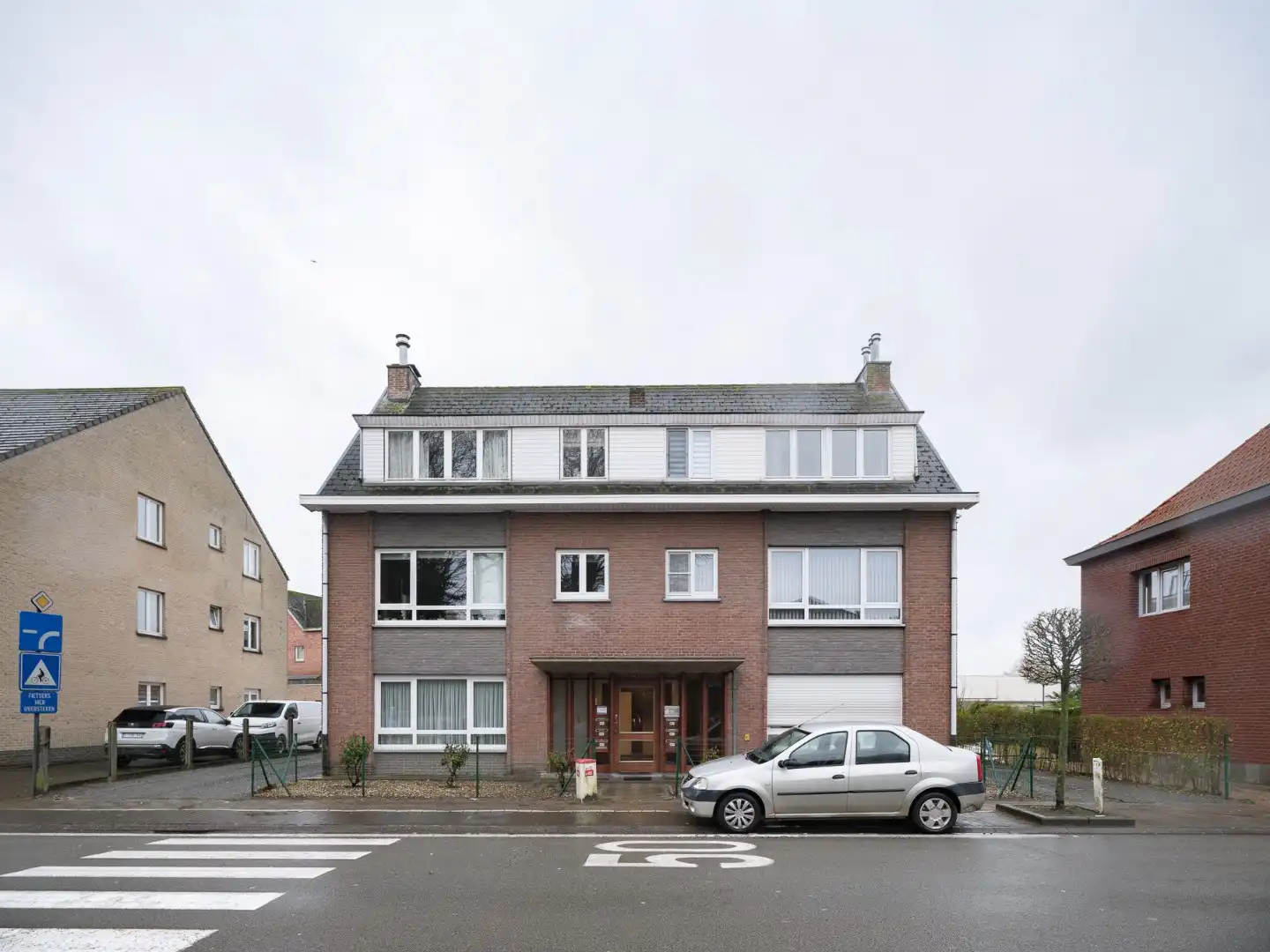 Op te frissen appartement met ruim terras in Wetteren foto 6