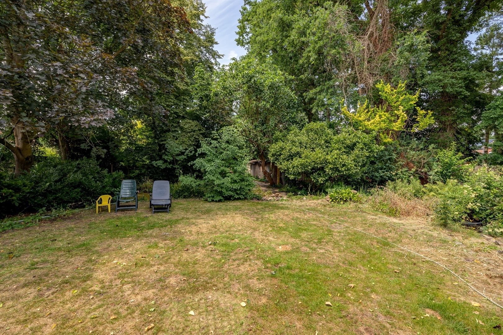 Karaktervolle half open villa met grote tuin 1.189m² in een rustige straat. foto 27