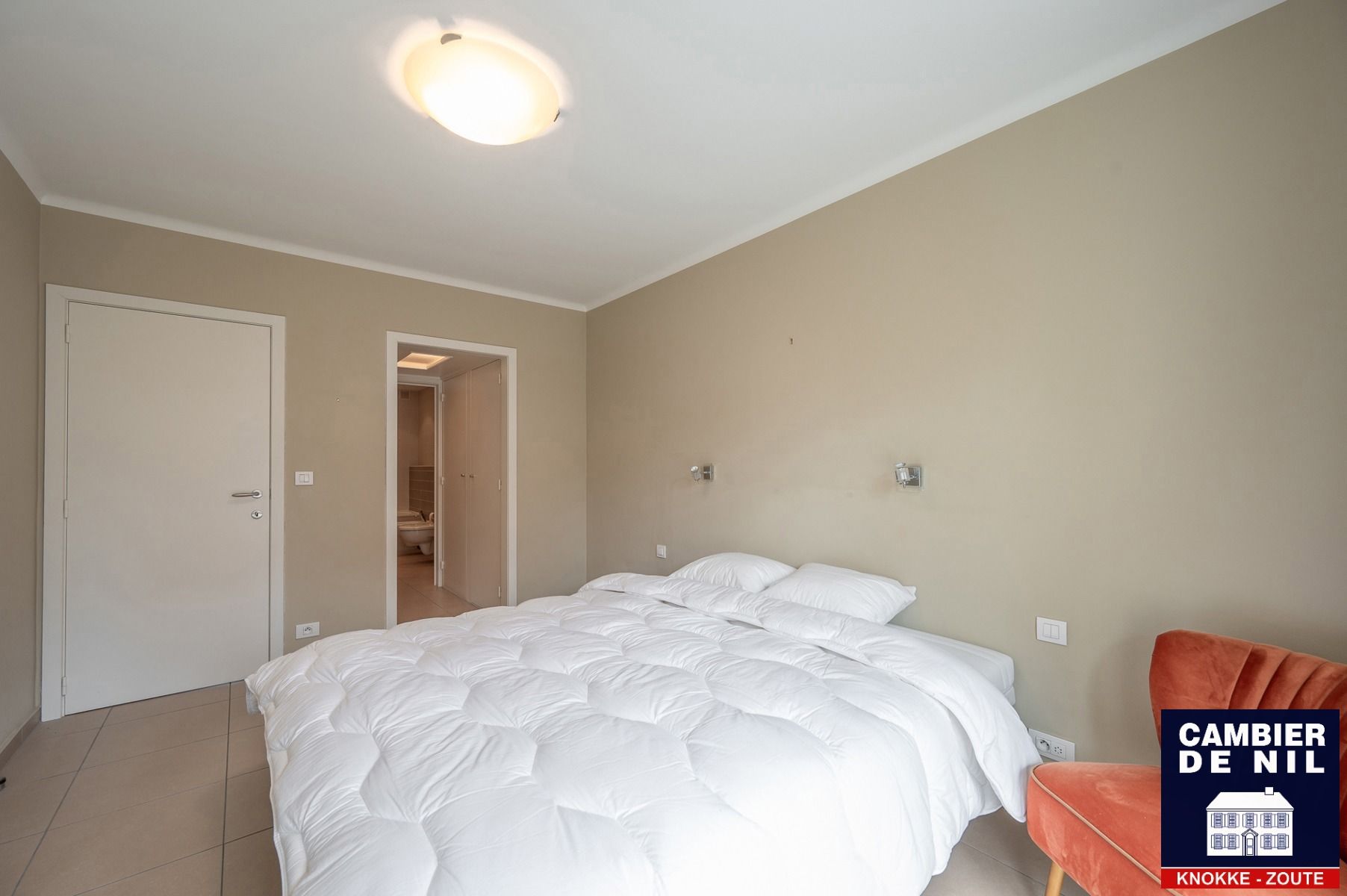 Gemeubeld appartement met frontaal zeezicht foto 14