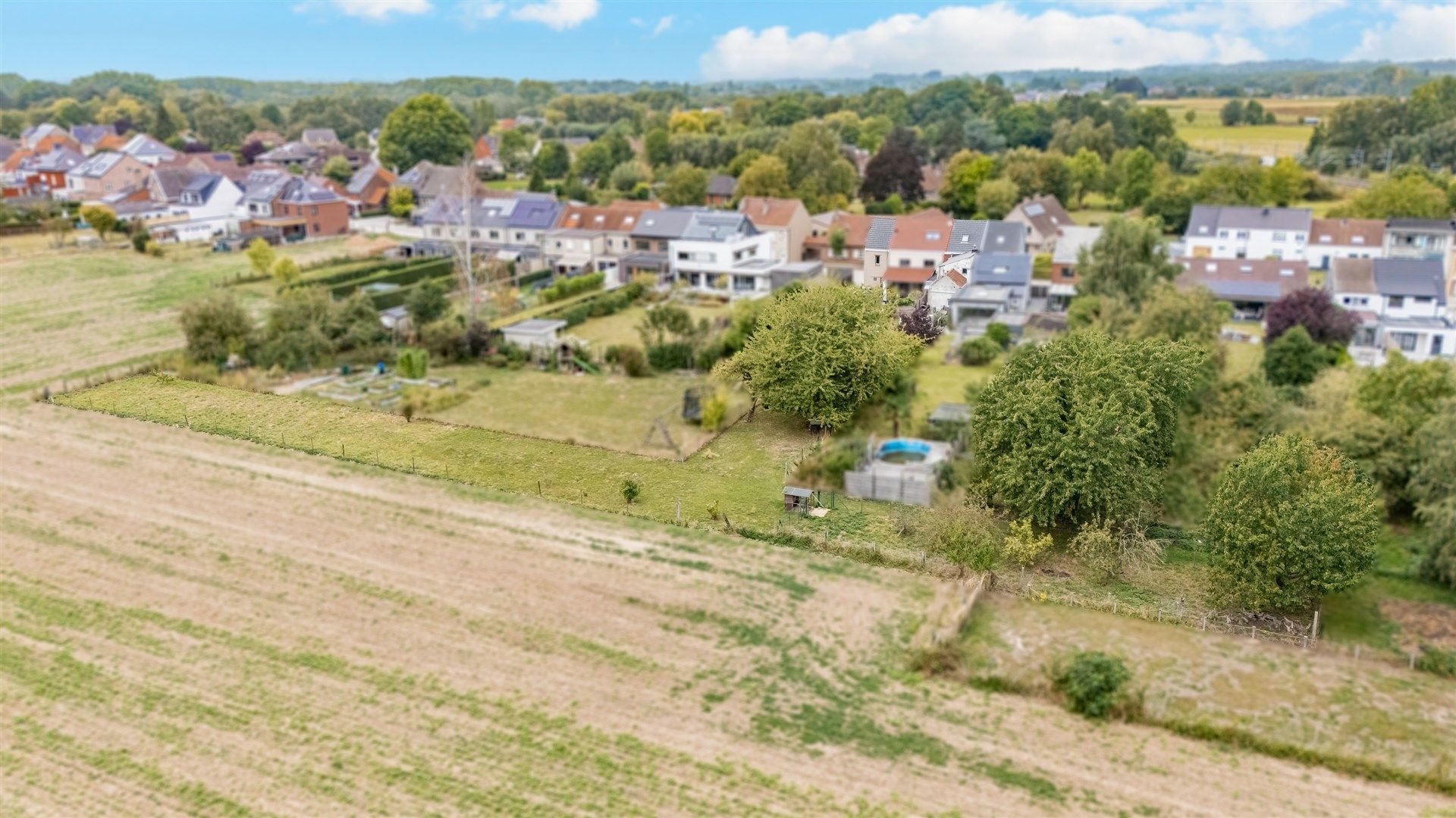 Gezinswoning met vier slaapkamers, garagegebouw en grote tuin op 1705 m² foto 22