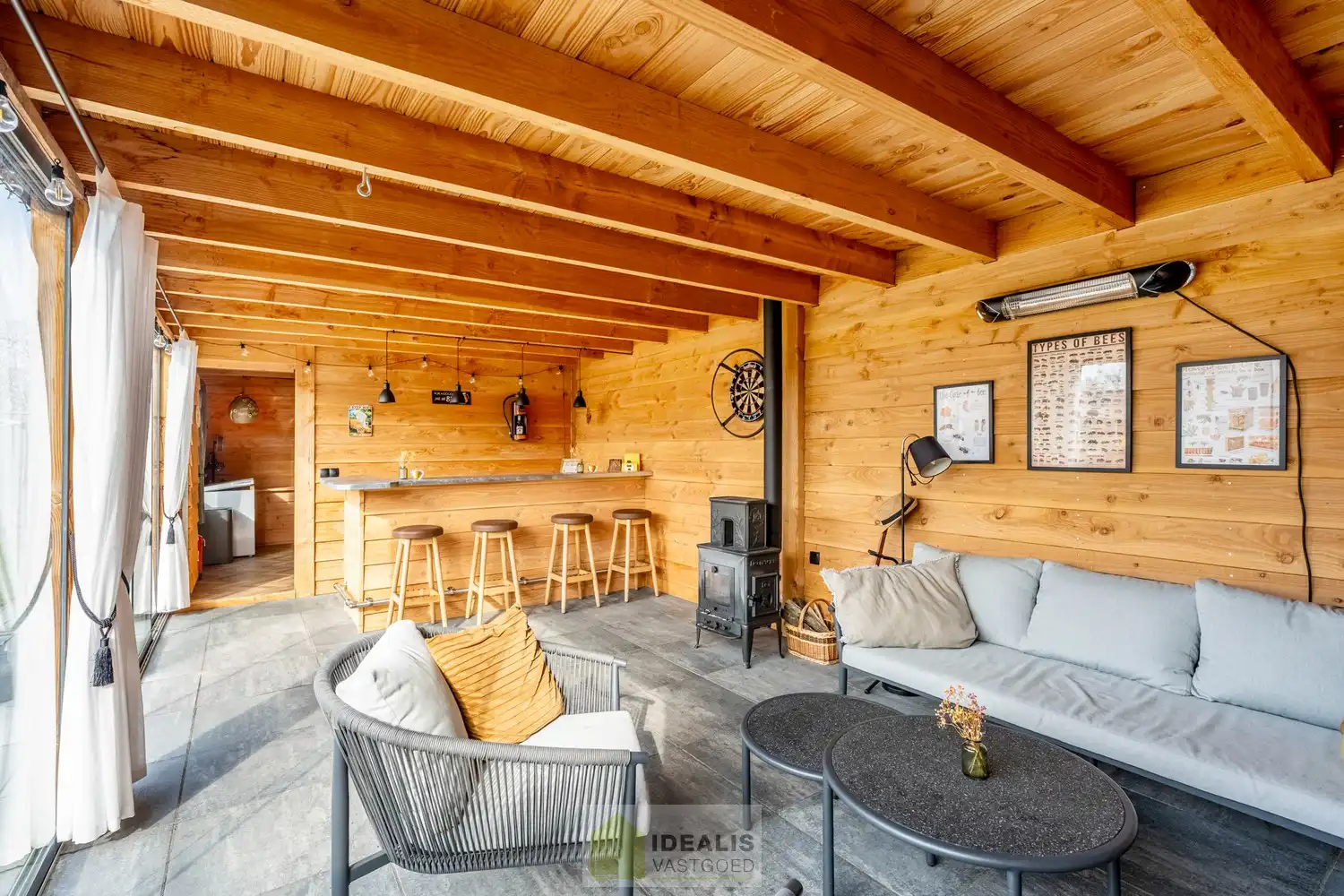 Recent gerenoveerde en perfect onderhouden eengezinswoning met lichtrijke leefruimte, praktisch uitgeruste keuken, 3 slaapkamers, knappe badkamer en knap bijgebouw! foto 53