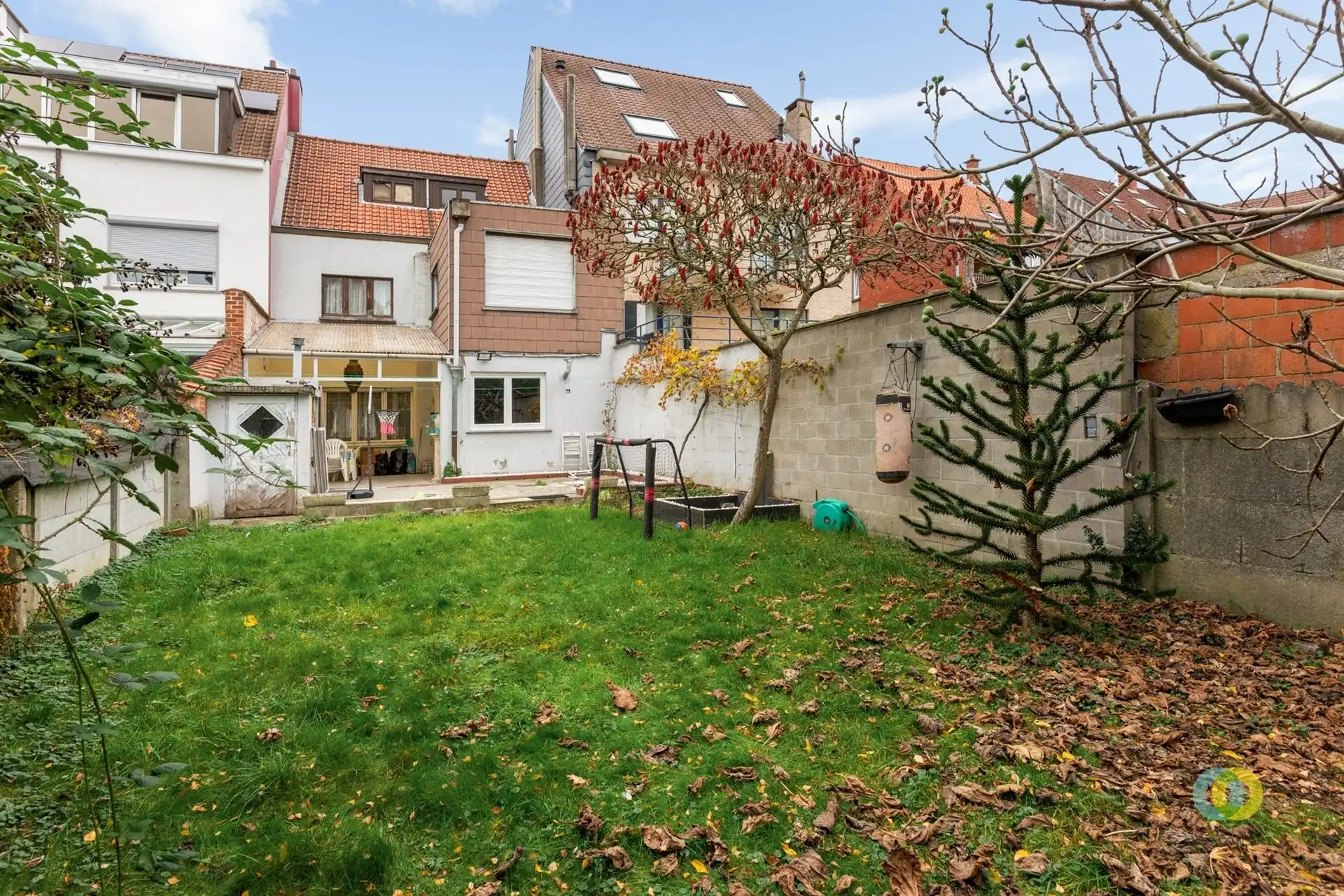 Ruime te renoveren woning met tuin en garage foto 8