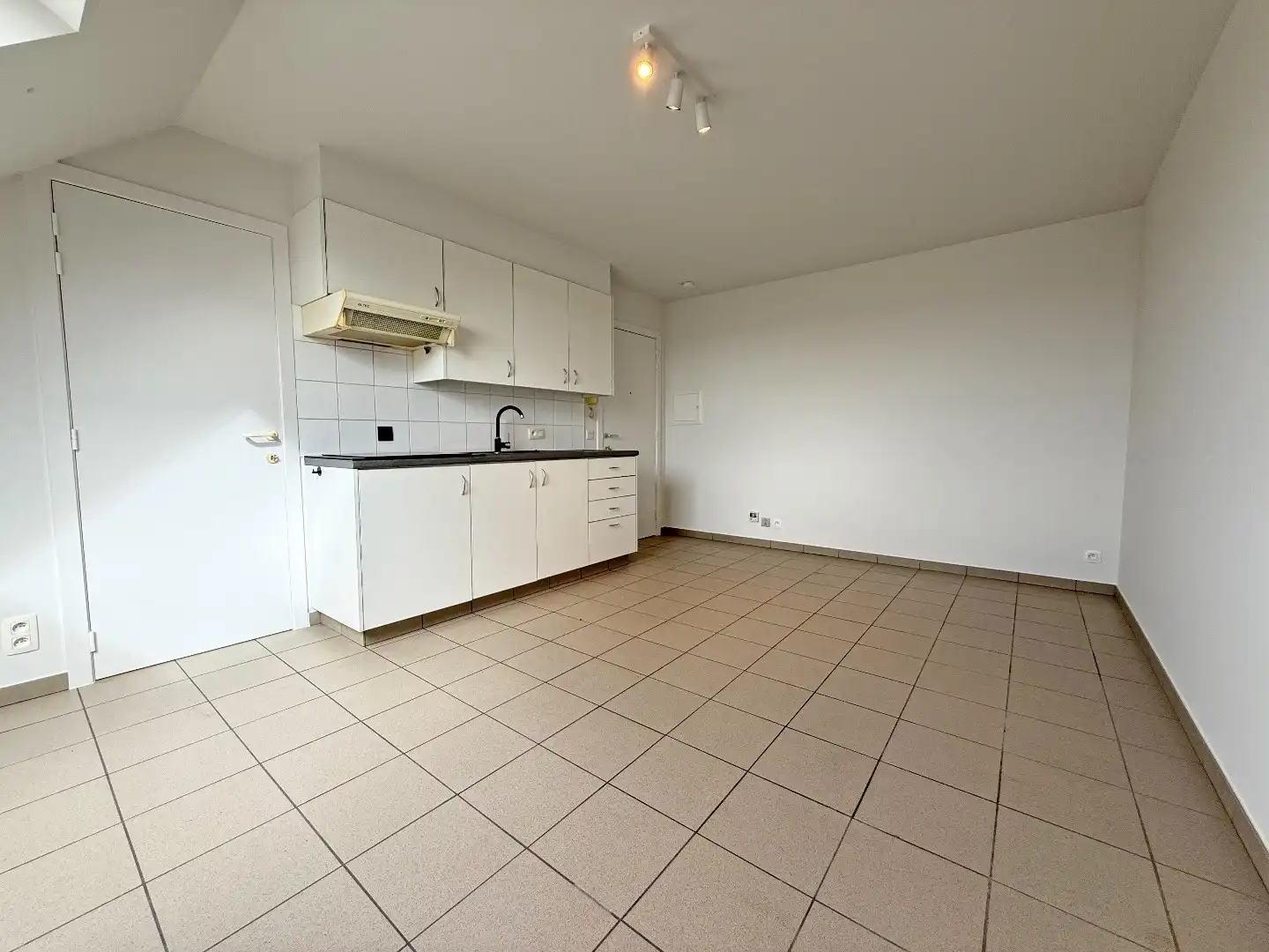 Verzorgde studio vlakbij station foto 2