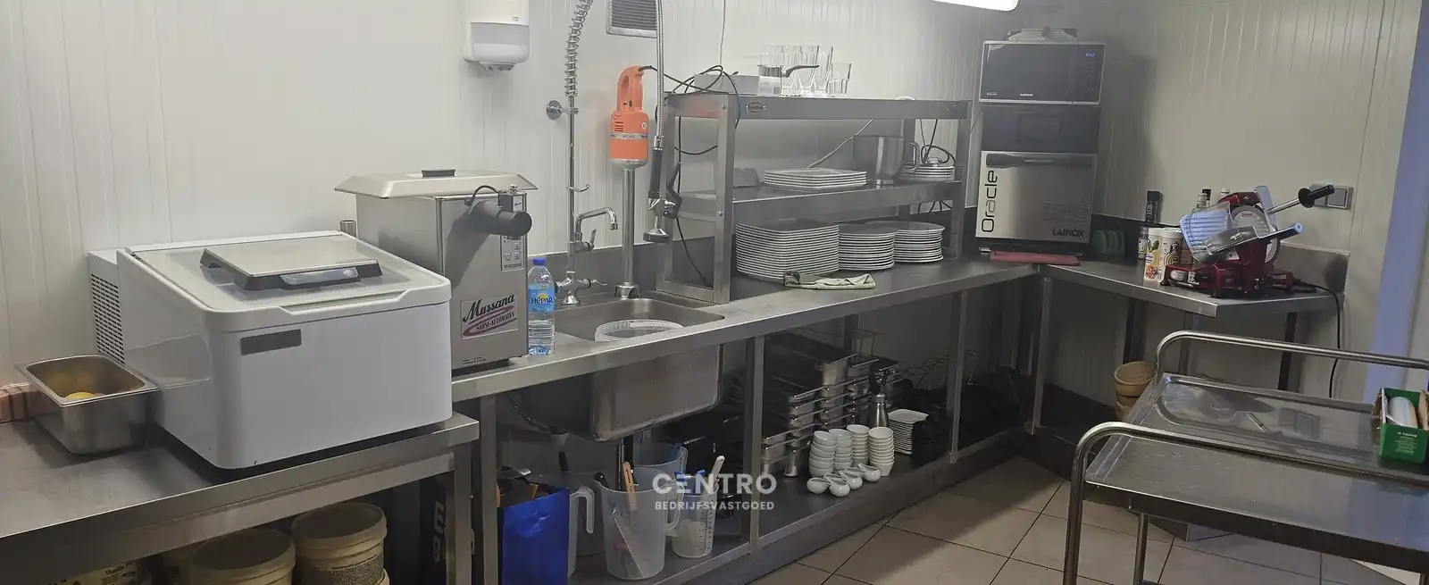 Instapklare HORECA-ZAAK met WOONST (3 slpkms) te huur in Oudenburg. Op hoekligging! foto 10