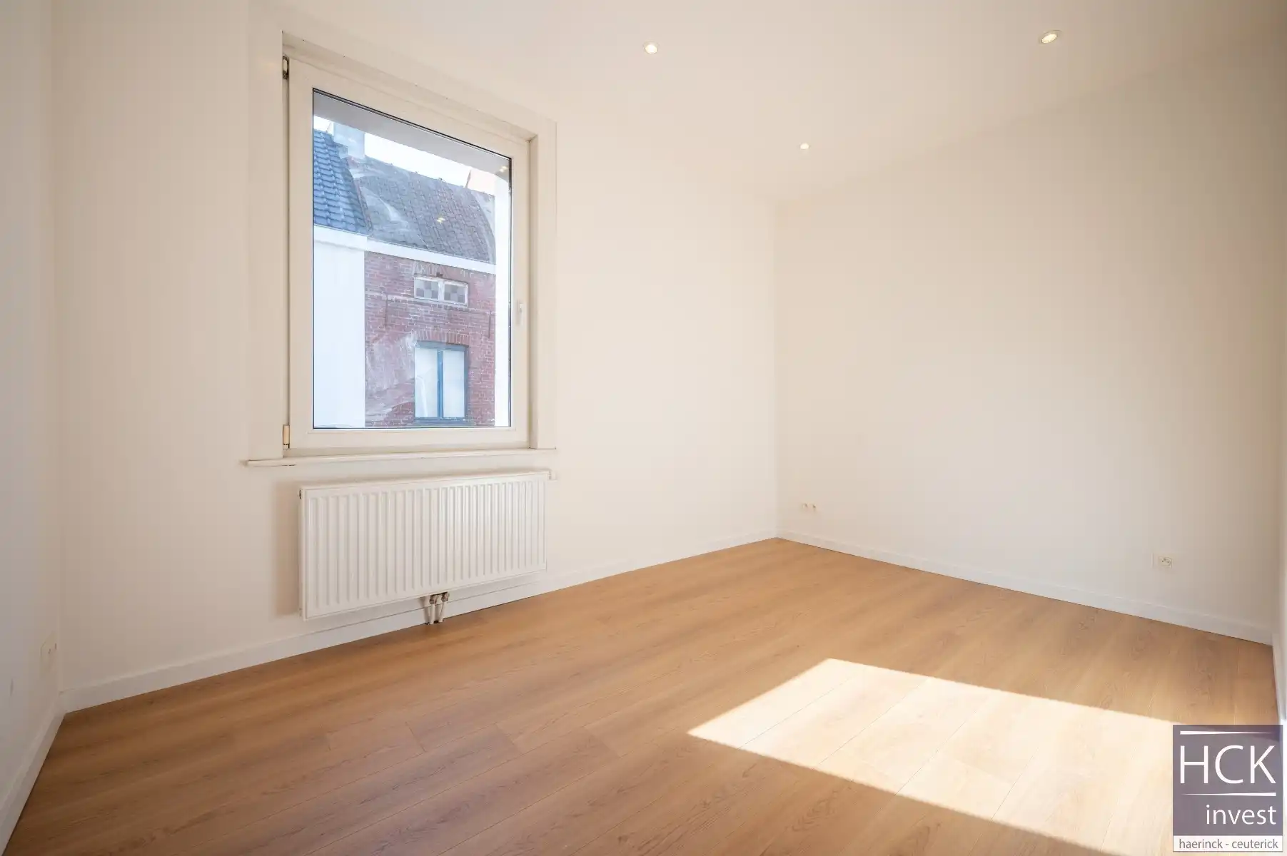 GENT - Nieuw gerenoveerde woning vlakbij St. Pieters station! foto 9
