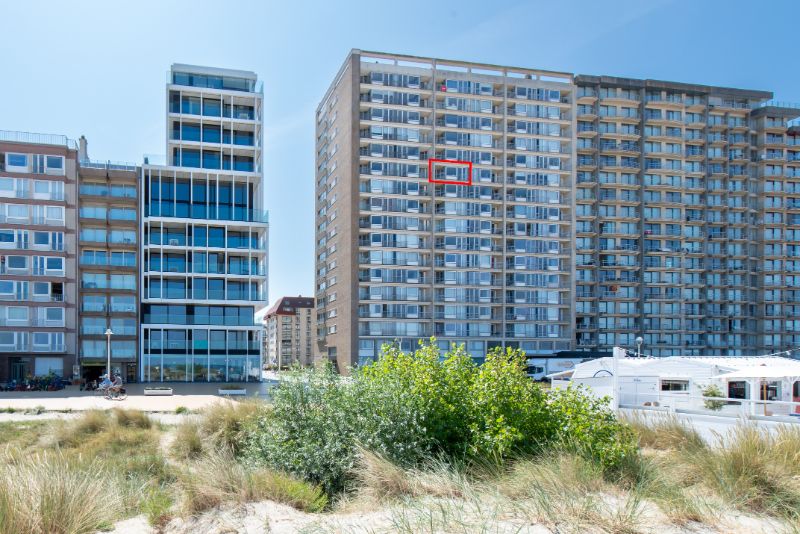 Gerenoveerd 3-slaapkamer doorloop appartement met frontaal zeezicht te koop foto 17