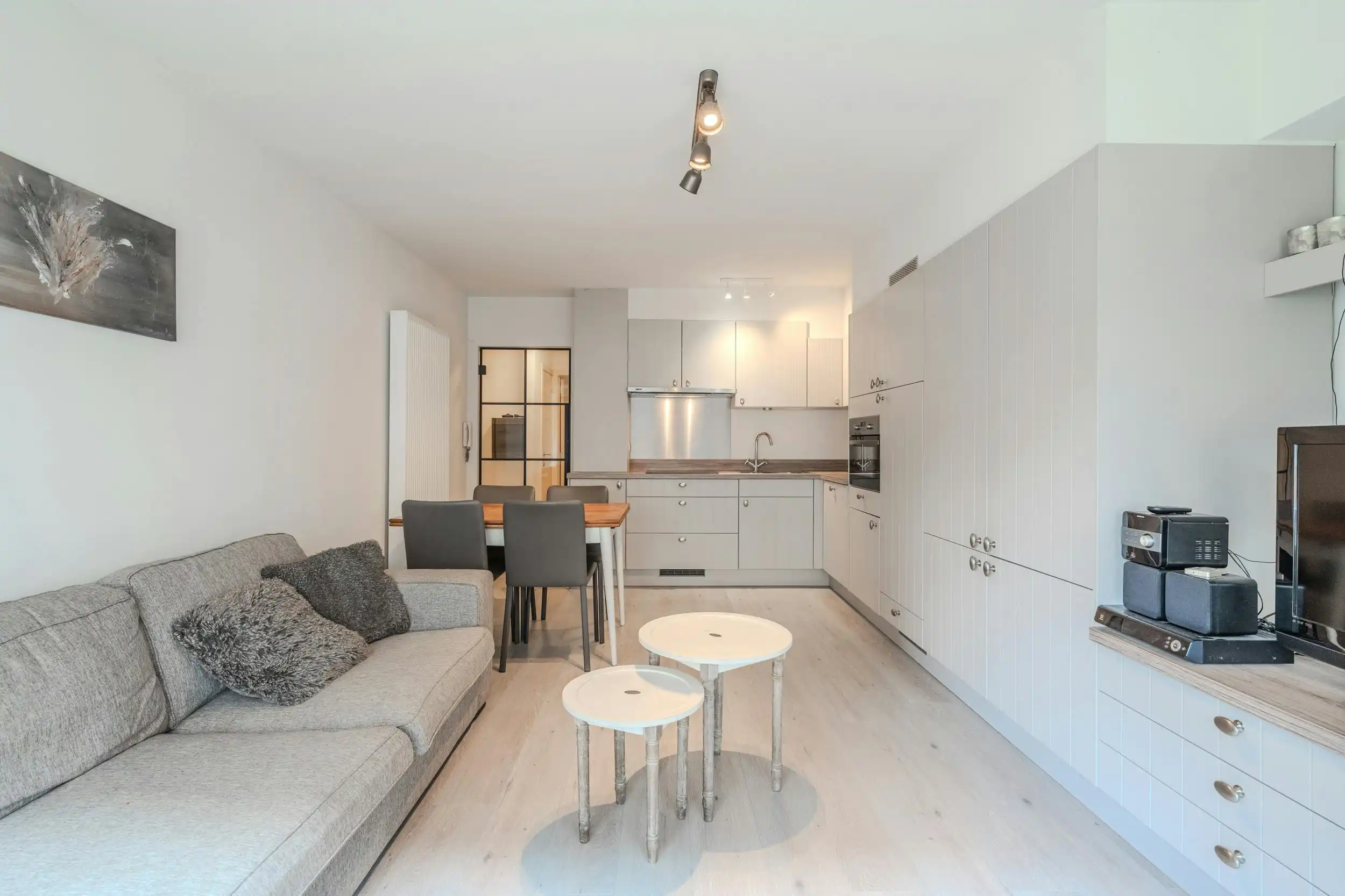 Gerenoveerd appartement op toplocatie te Middelkerke! foto 4