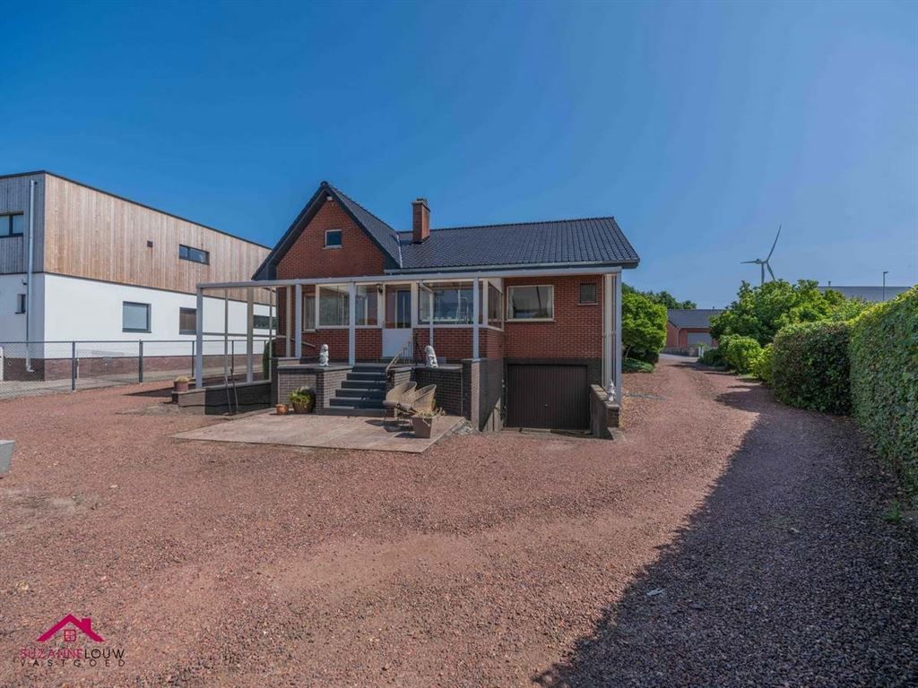 Vrijstaande, op te frissen woning foto 4