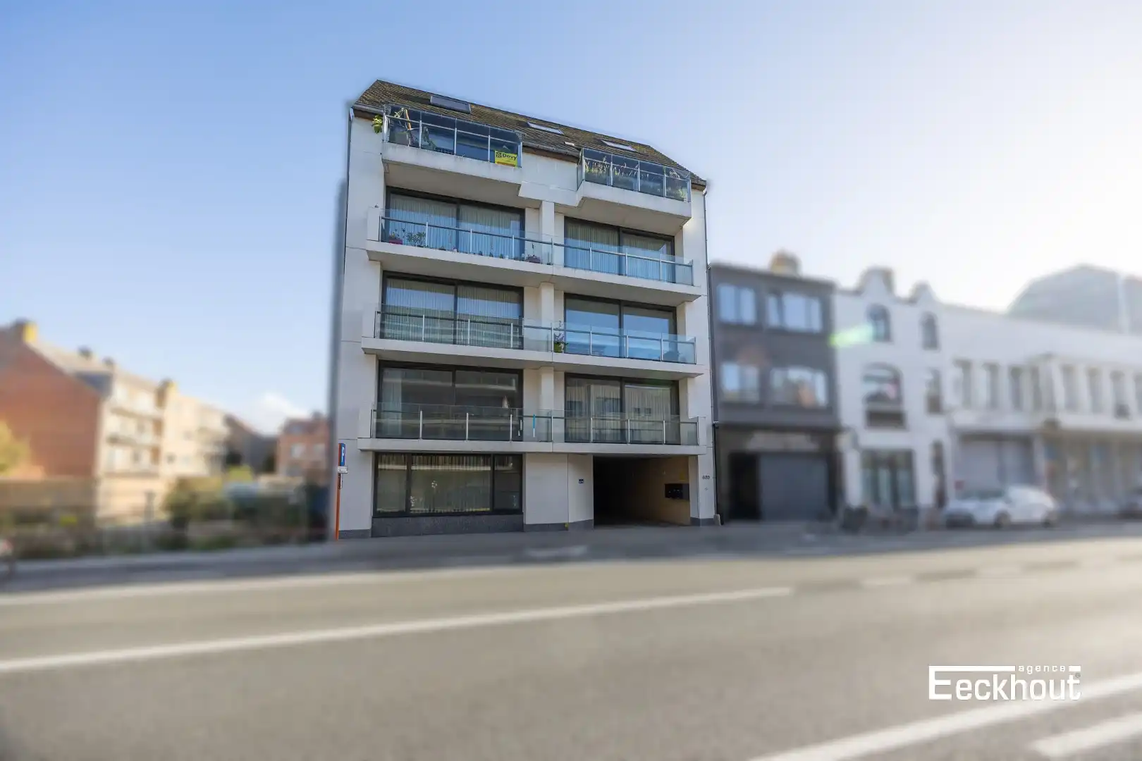 Instapklaar appartement met 2 terrassen in het hartje van Mariakerke! foto {{pictureIndex}}