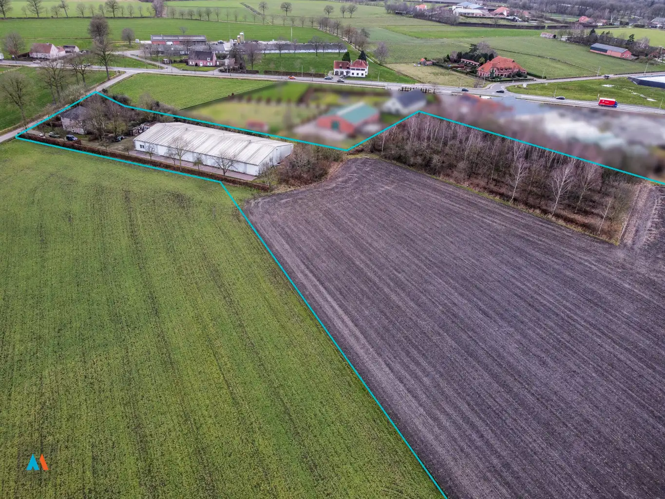 Unieke landbouwlocatie met bedrijfswoning en loods foto 4