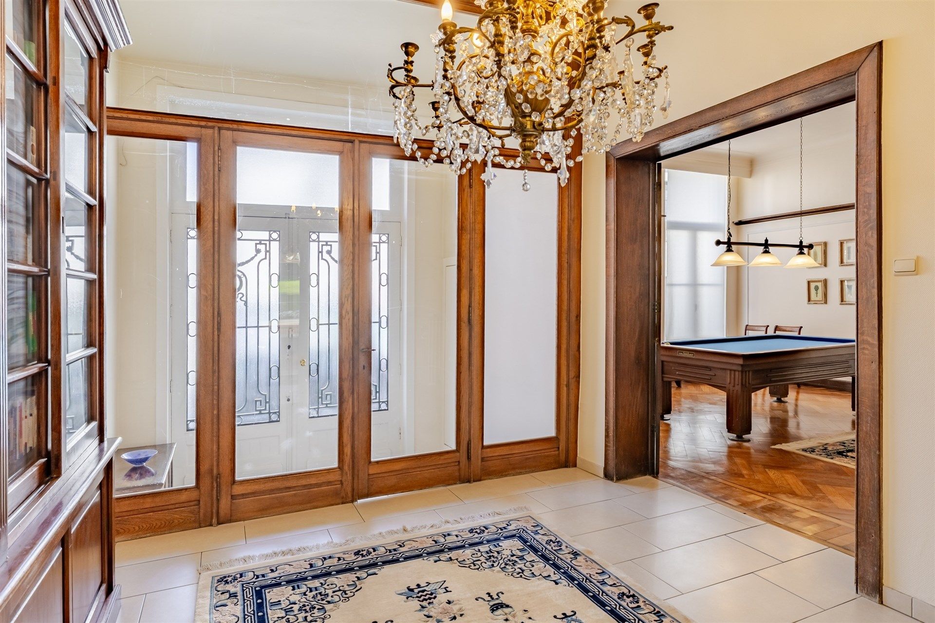 Exclusief herenhuis in neoclassicistische stijl met prachtige tuin foto 12