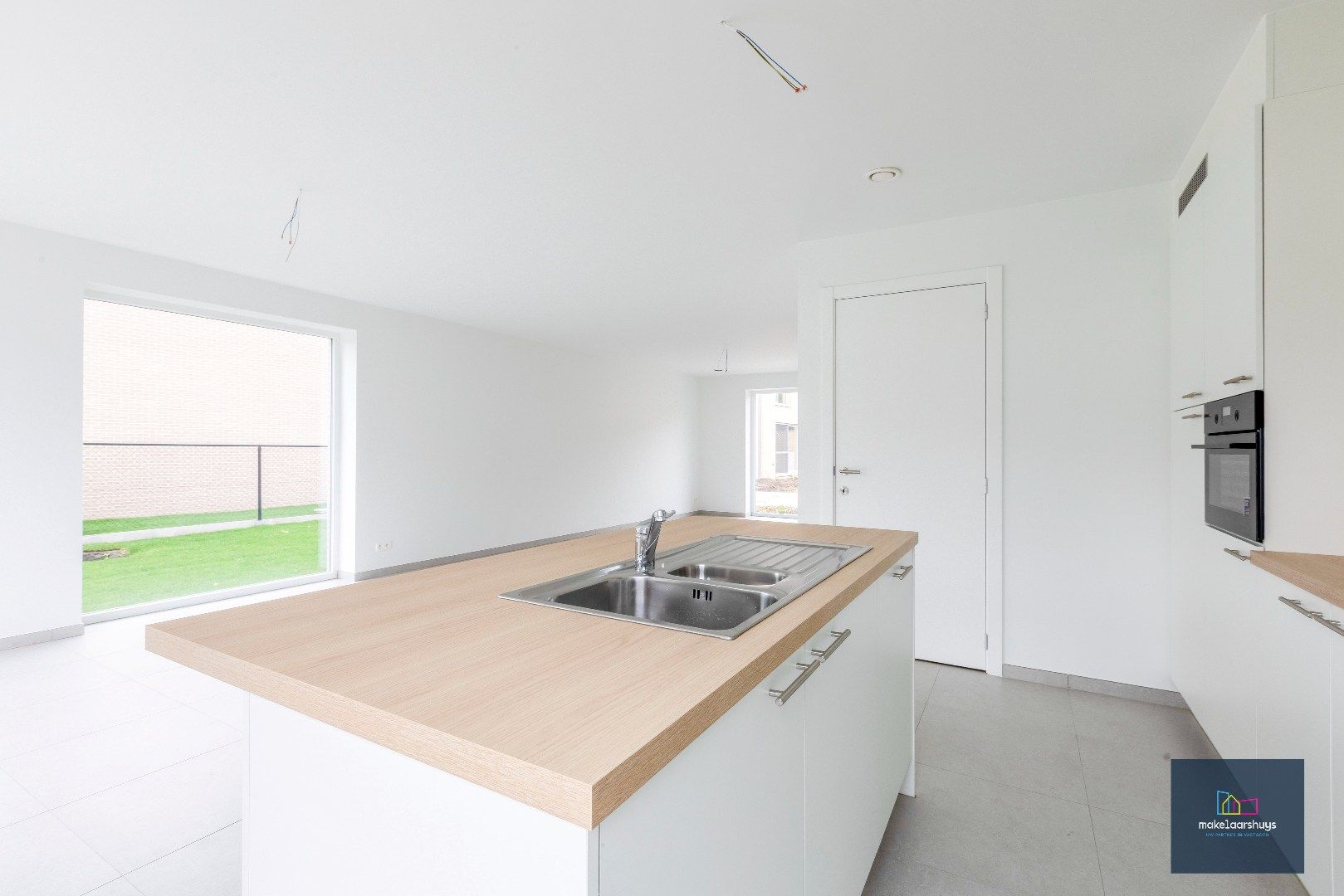 Energiezuinige nieuwbouwwoning met 3 slaapkamers , tuin en staanplaats foto 9