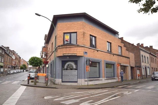 Appartement met twee slaapkamers en terras foto 25