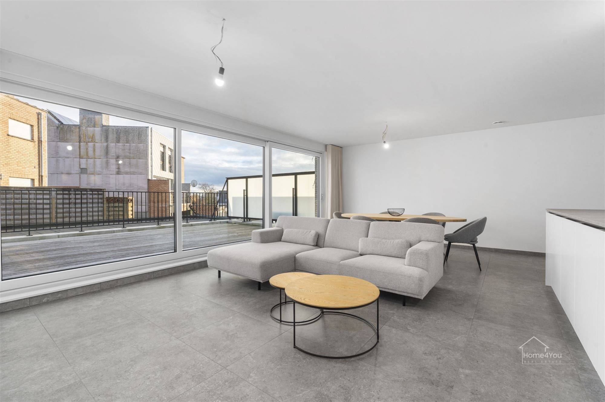 Zeer ruim 3 slaapkamer appartement (2023)  foto 2