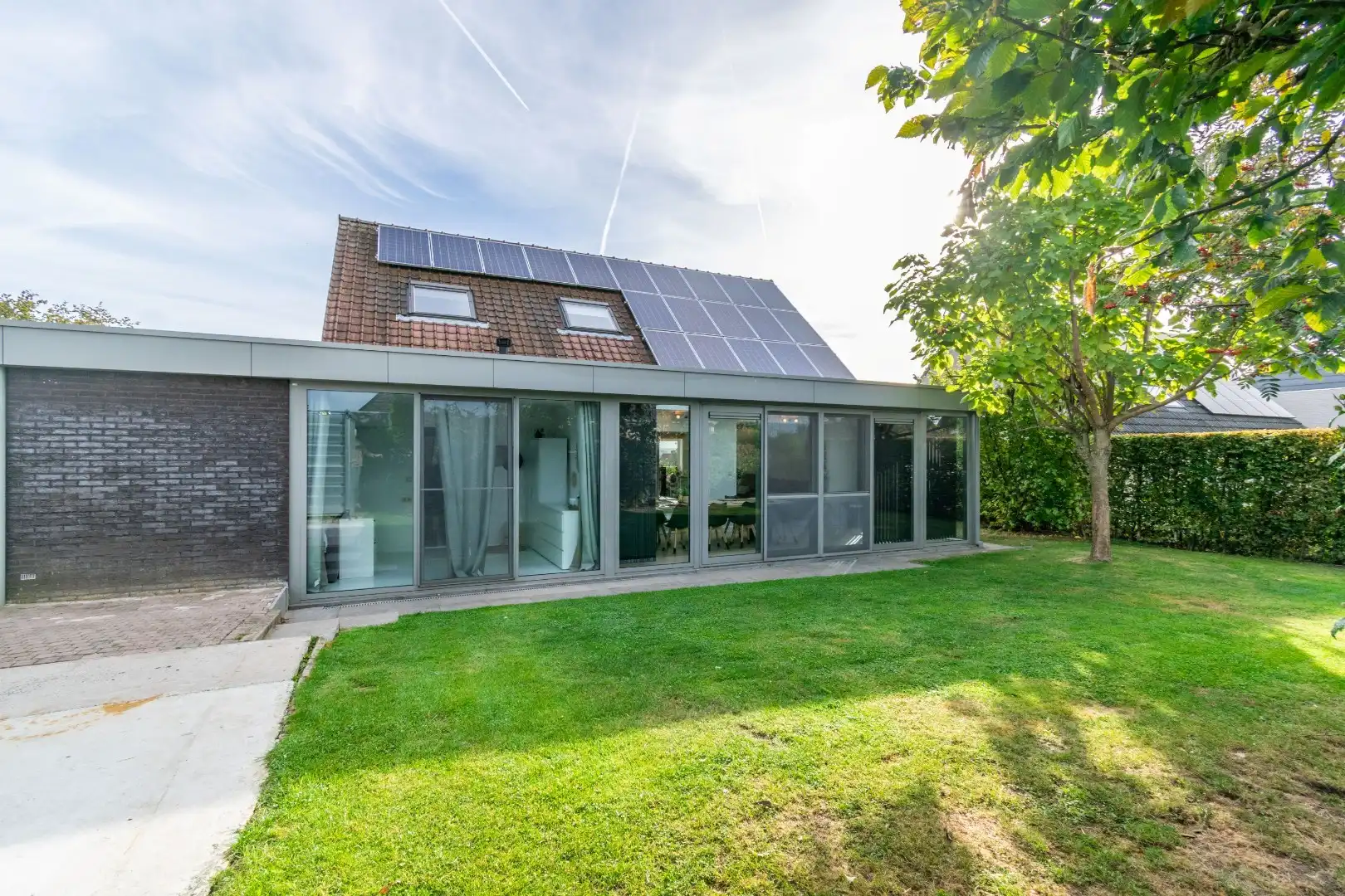 Een instapklare, heel aangename villa met oa. 3 grote slaapkamers! foto 3
