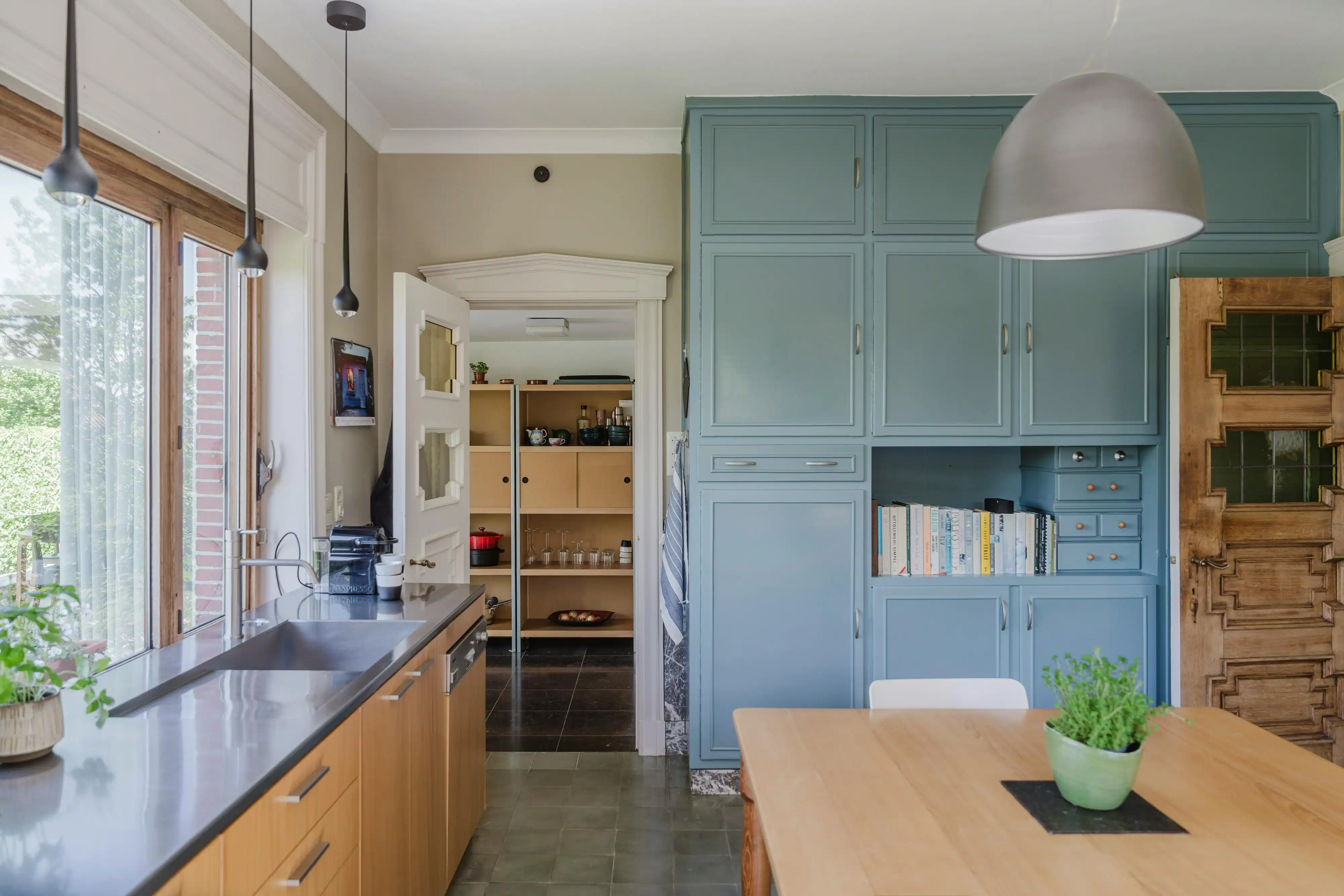 Karaktervolle burgerwoning met charmante tuin in Wevelgem foto 14