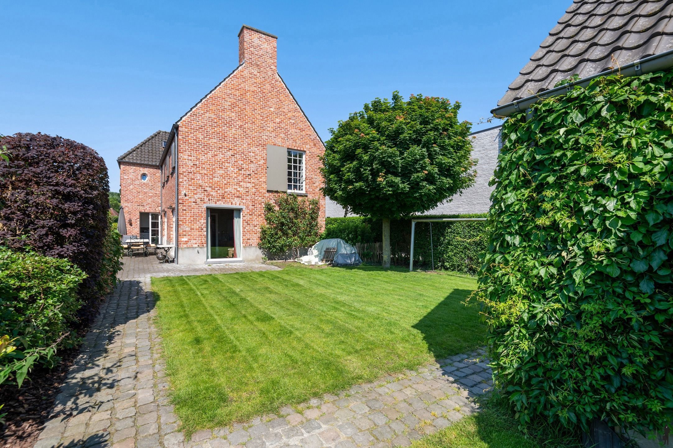 Prachtige villa op rustige locatie met achterliggend weiland. foto {{pictureIndex}}