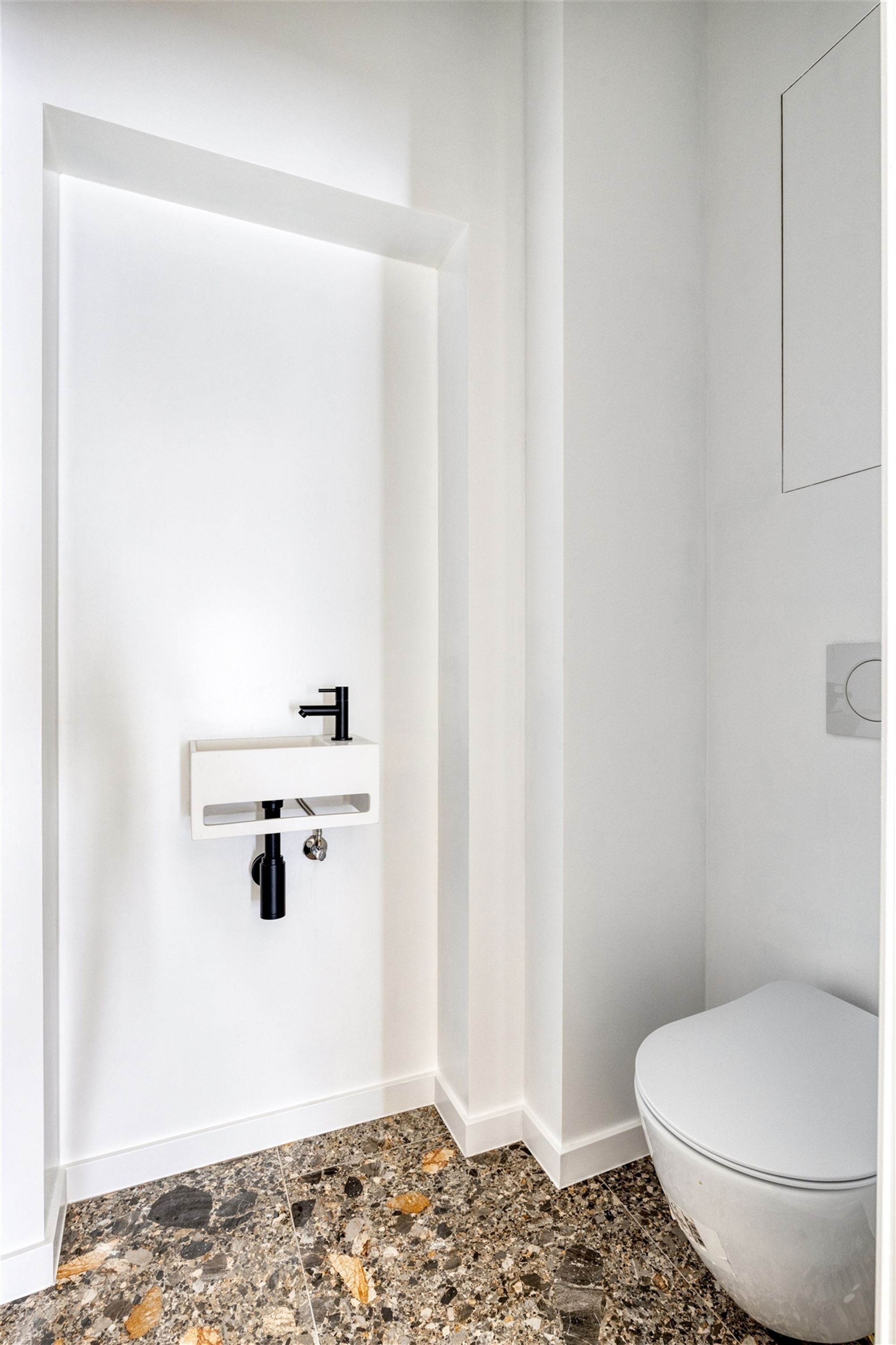 Prachtig gerenoveerd huis met tuin en 4 slaapkamers centrum Mortsel foto 12