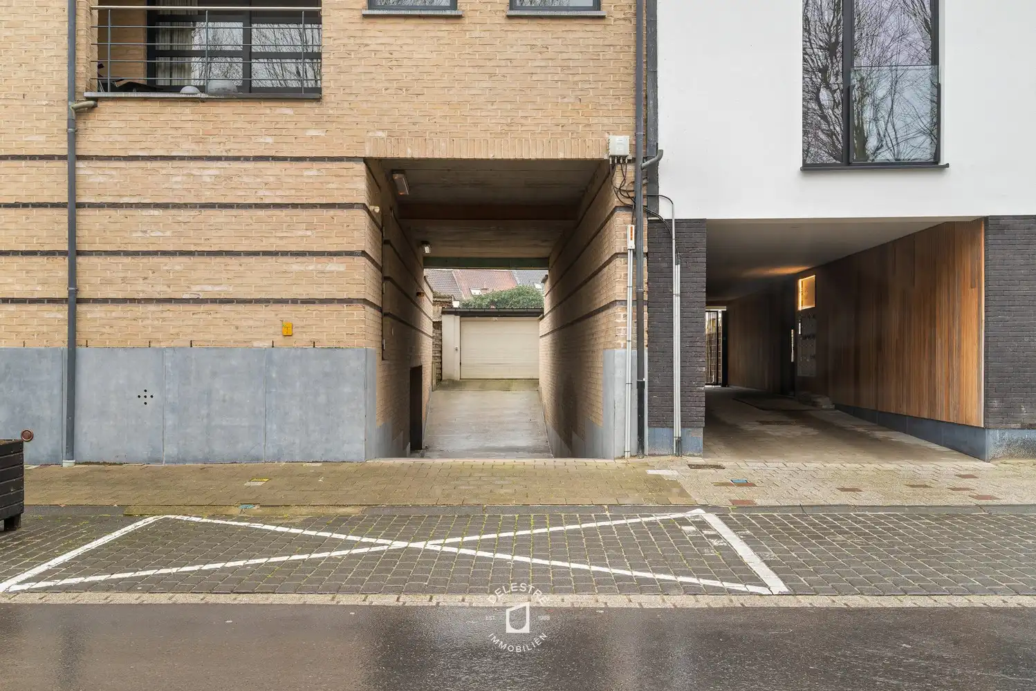Kwalitatief verhuurde investeringseigendom 5 APP. EN 5 GARAGES in het centrum van Ninove foto 4