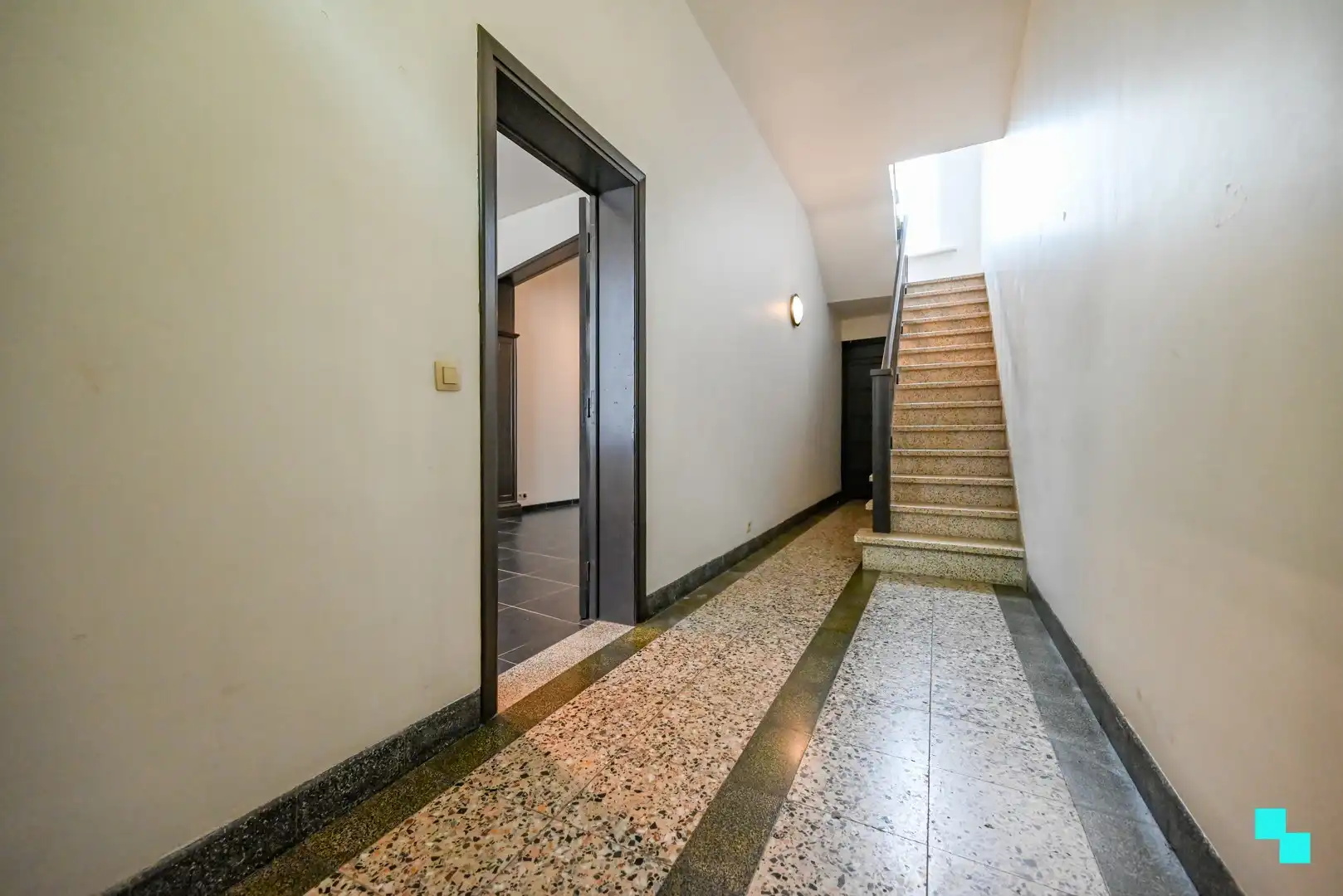 Charmewoning met 2 slaapkamers nabij centrum Wevelgem foto 3