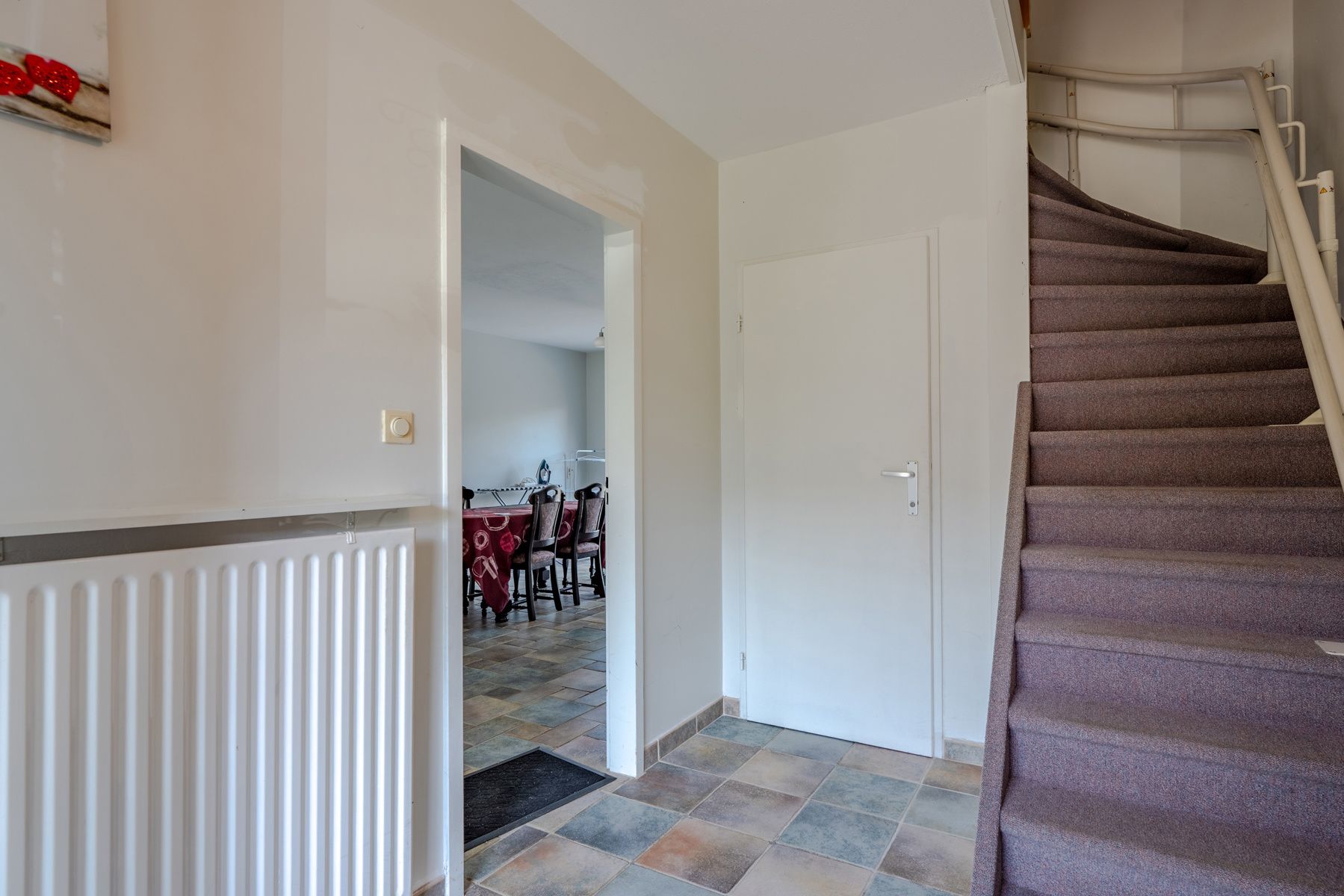 Instapklare woning met 5 slpk, 2 bdk en tuin op een rustige ligging! foto 2