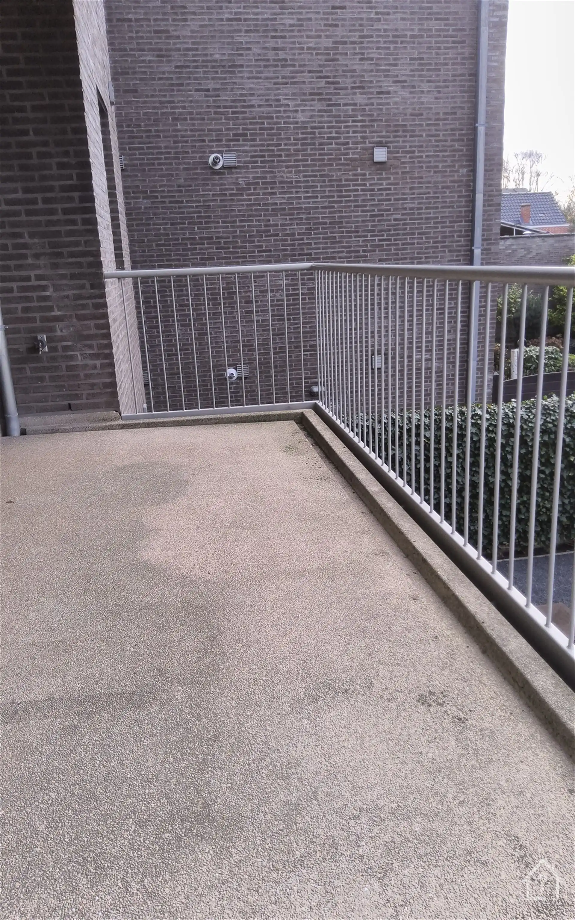 Ruim 2 slaapkamer-appartement met garage foto 25