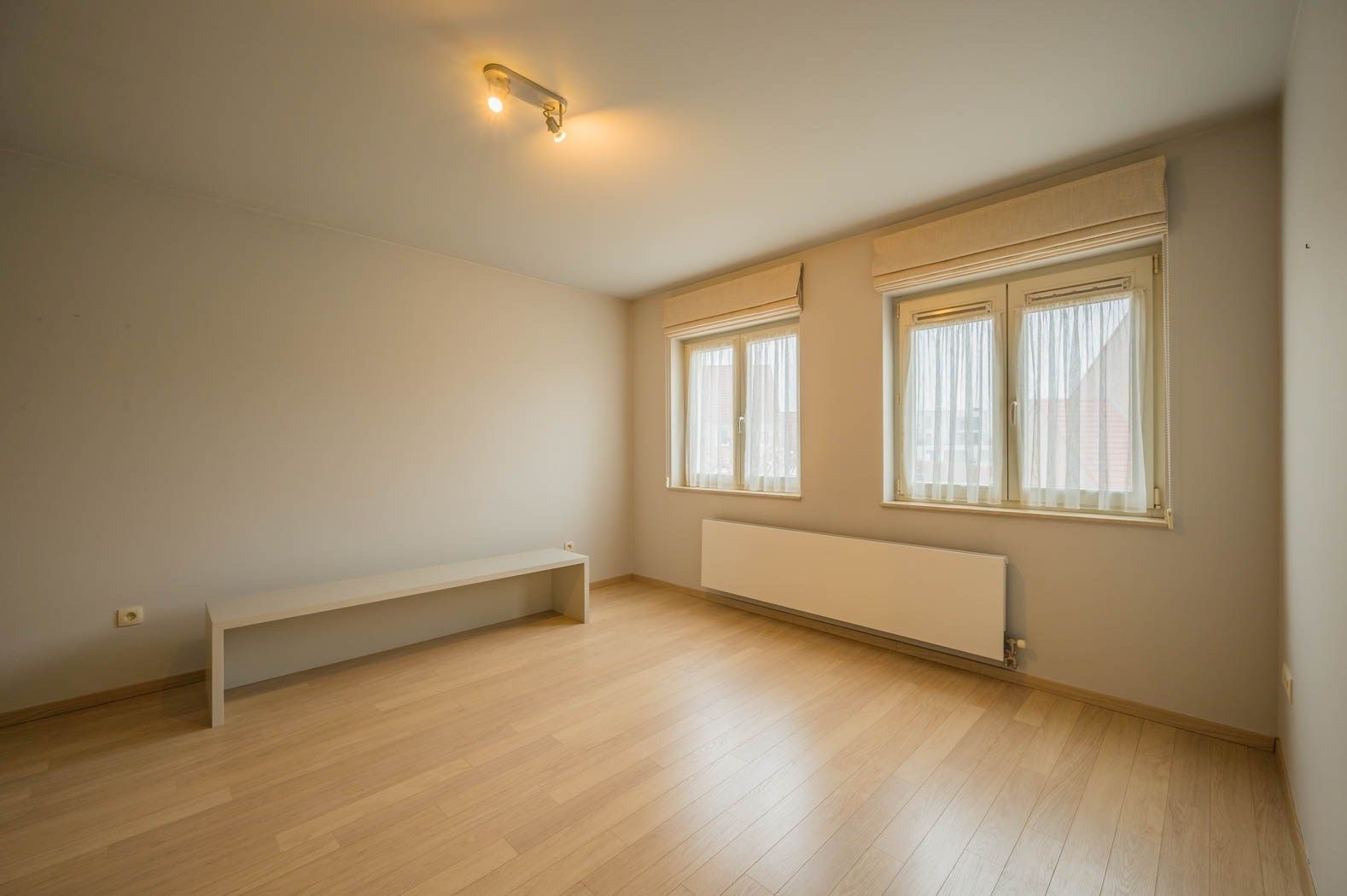 Recente driegevel in uiterst aangename woonwijk. foto 12